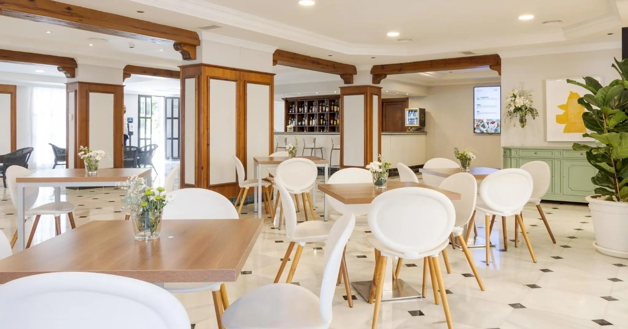 Lounge or bar in Ilunion Hacienda de Mijas