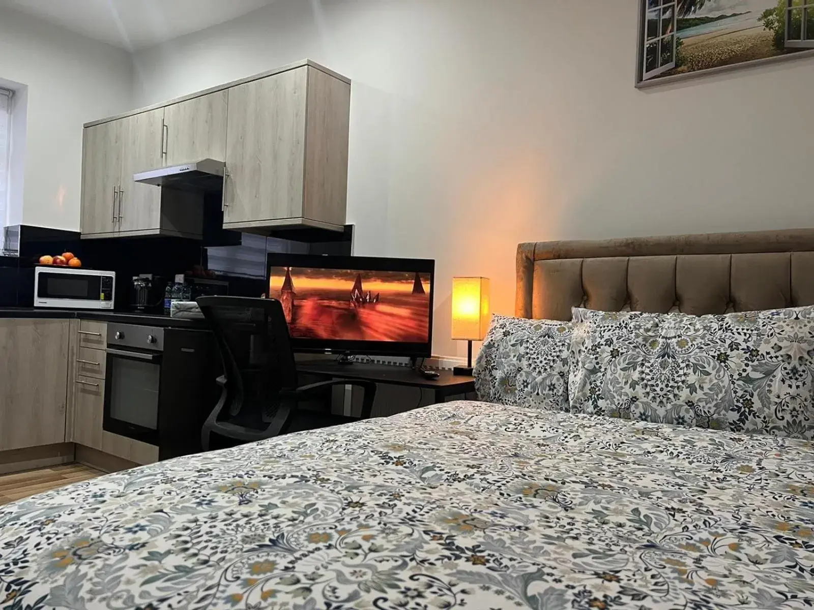 MIA Residence - Entire Studio apartment - City View - London - Next to Ealing Broadway Station MIA Residence - Entire Studio apartment - City View - London - Next to Ealing Broadway Station