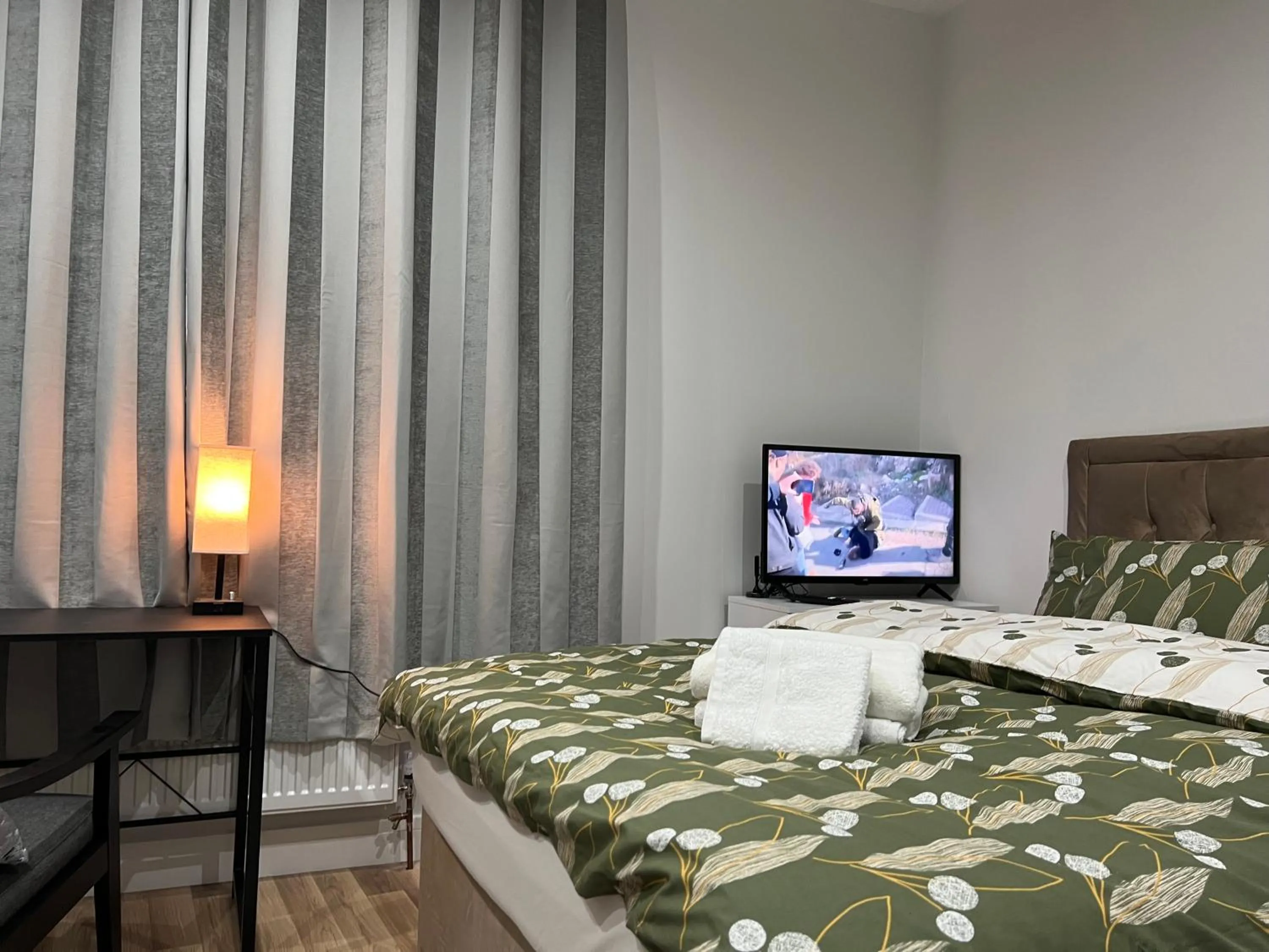MIA Residence - Entire Studio apartment - City View - London - Next to Ealing Broadway Station