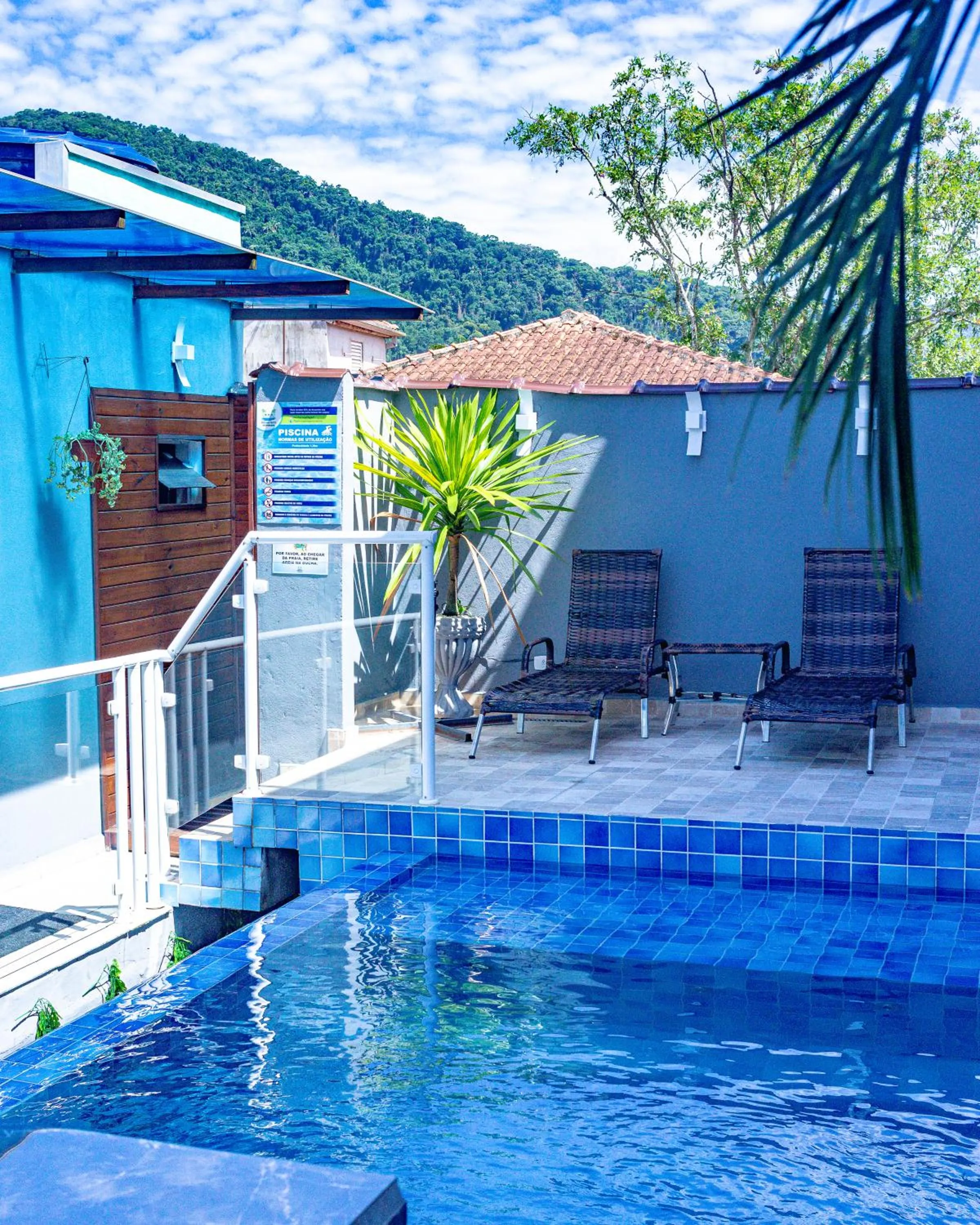 Swimming pool in Pousada Ubatuba