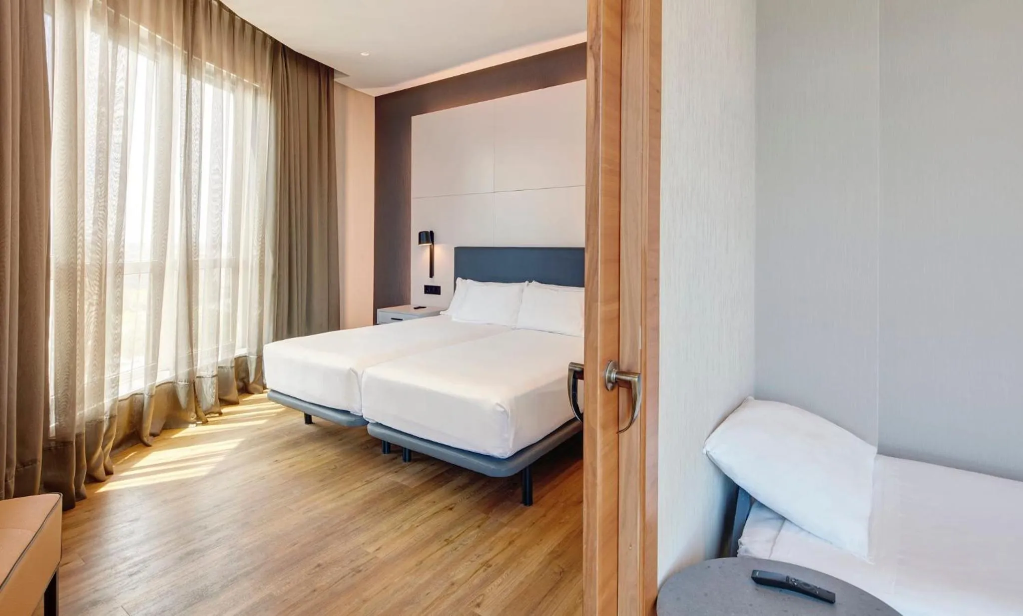 Photo of the whole room, Bed in Sercotel Sorolla Palace