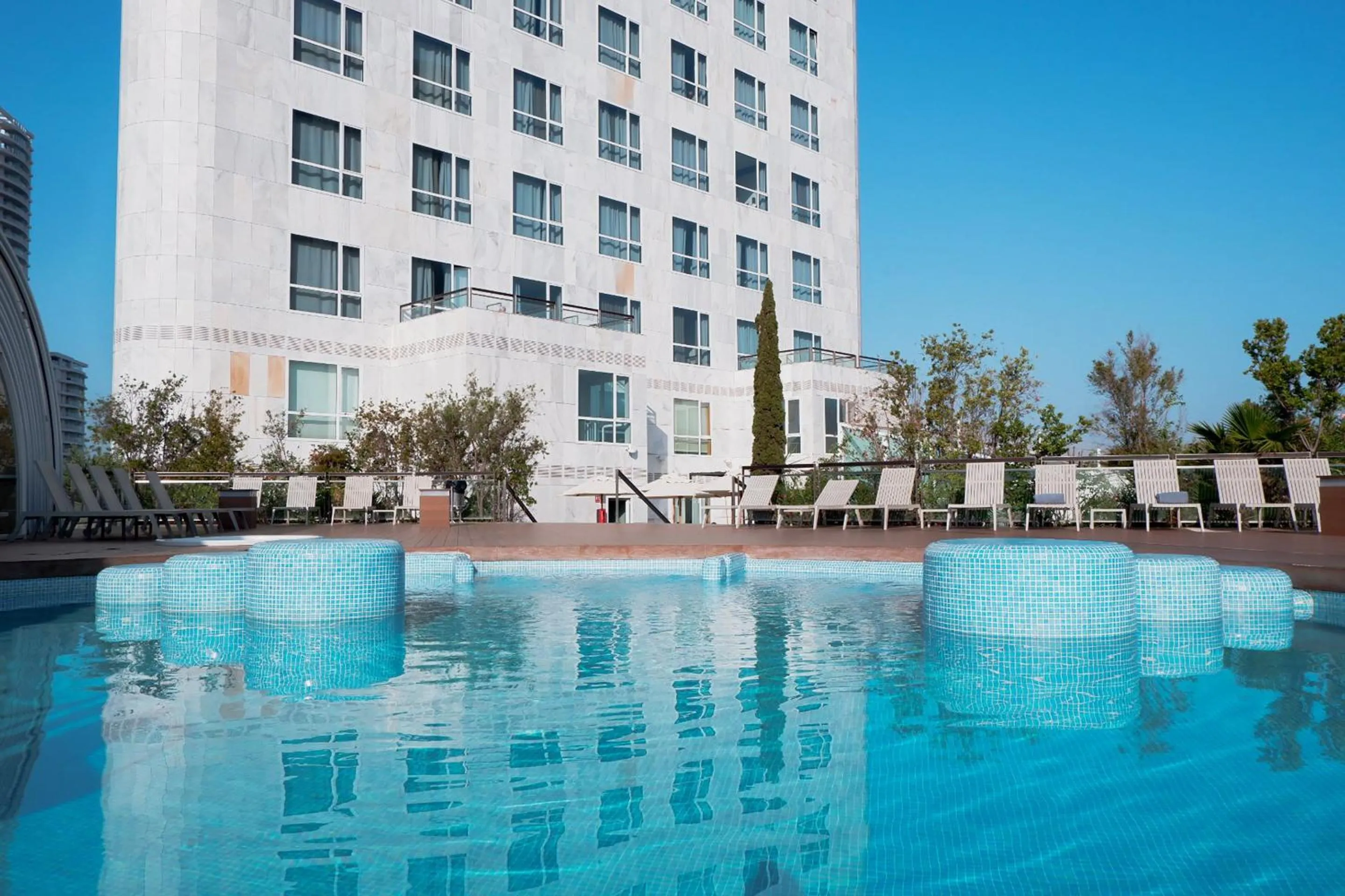 Swimming pool in Sercotel Sorolla Palace