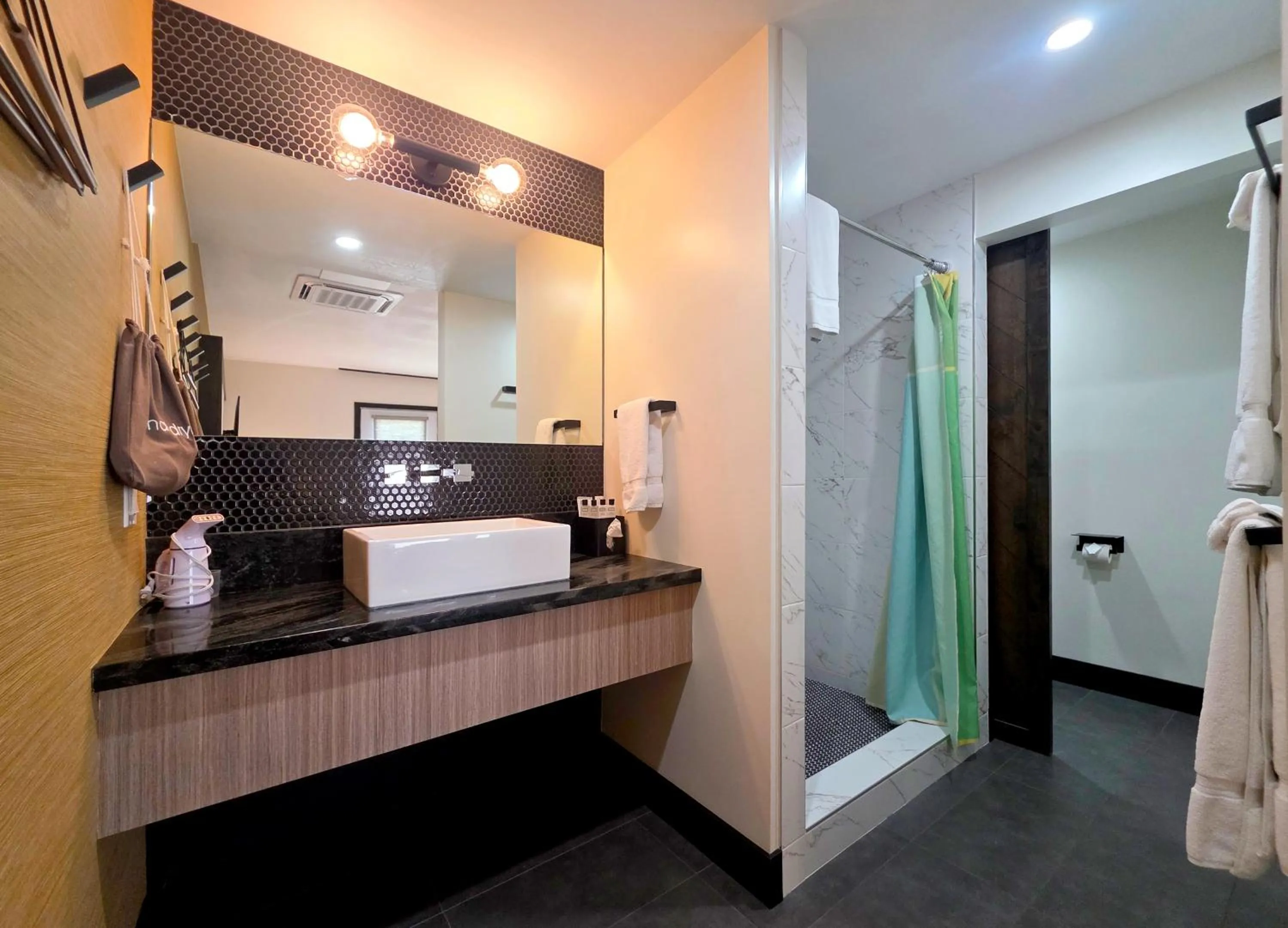 Bathroom in Mahala - 21 and Over