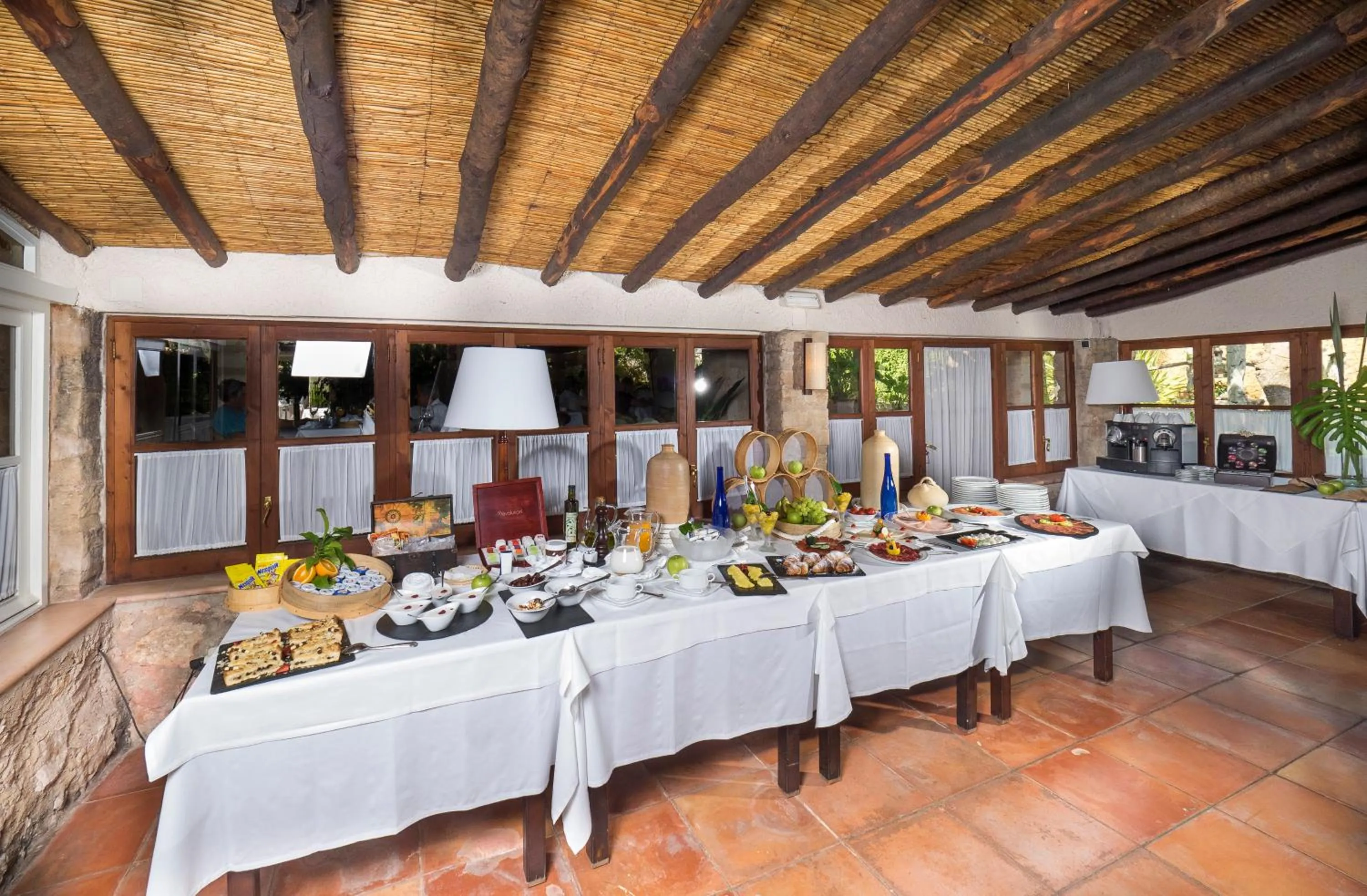 Restaurant/places to eat in Protur Residencia Son Floriana