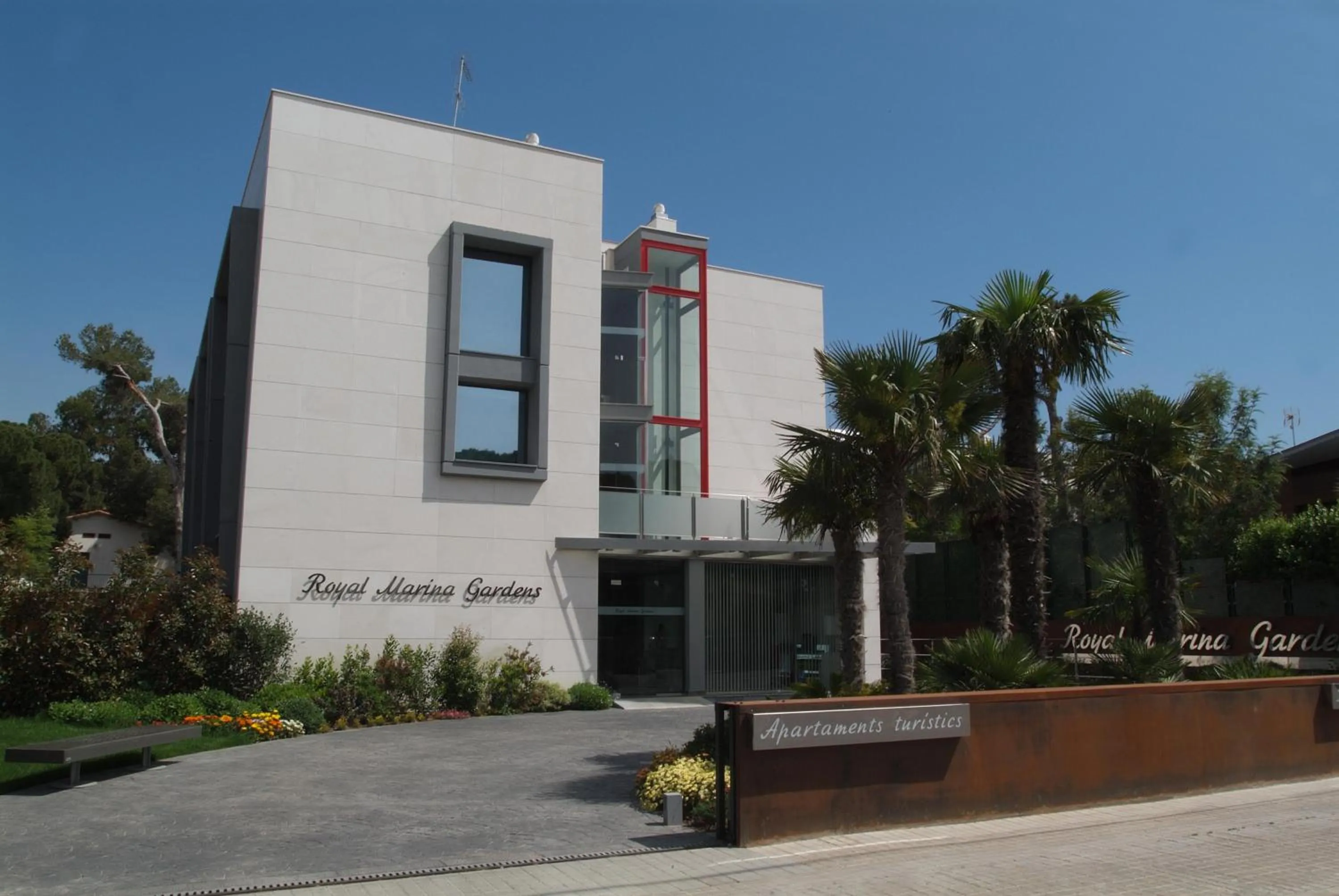 Property building in Apartamentos Royal Marina Gardens