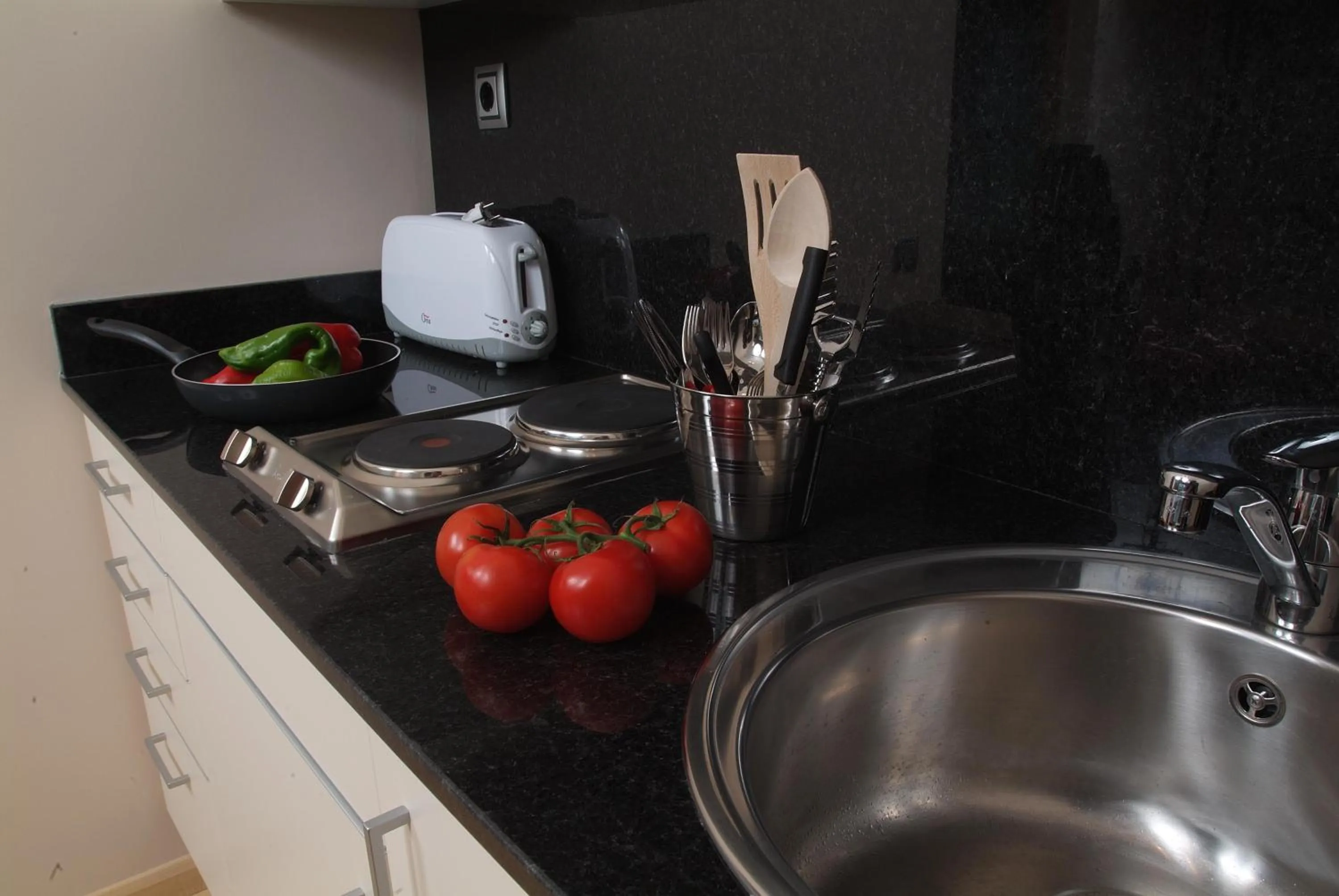 Kitchen or kitchenette in Apartamentos Royal Marina Gardens