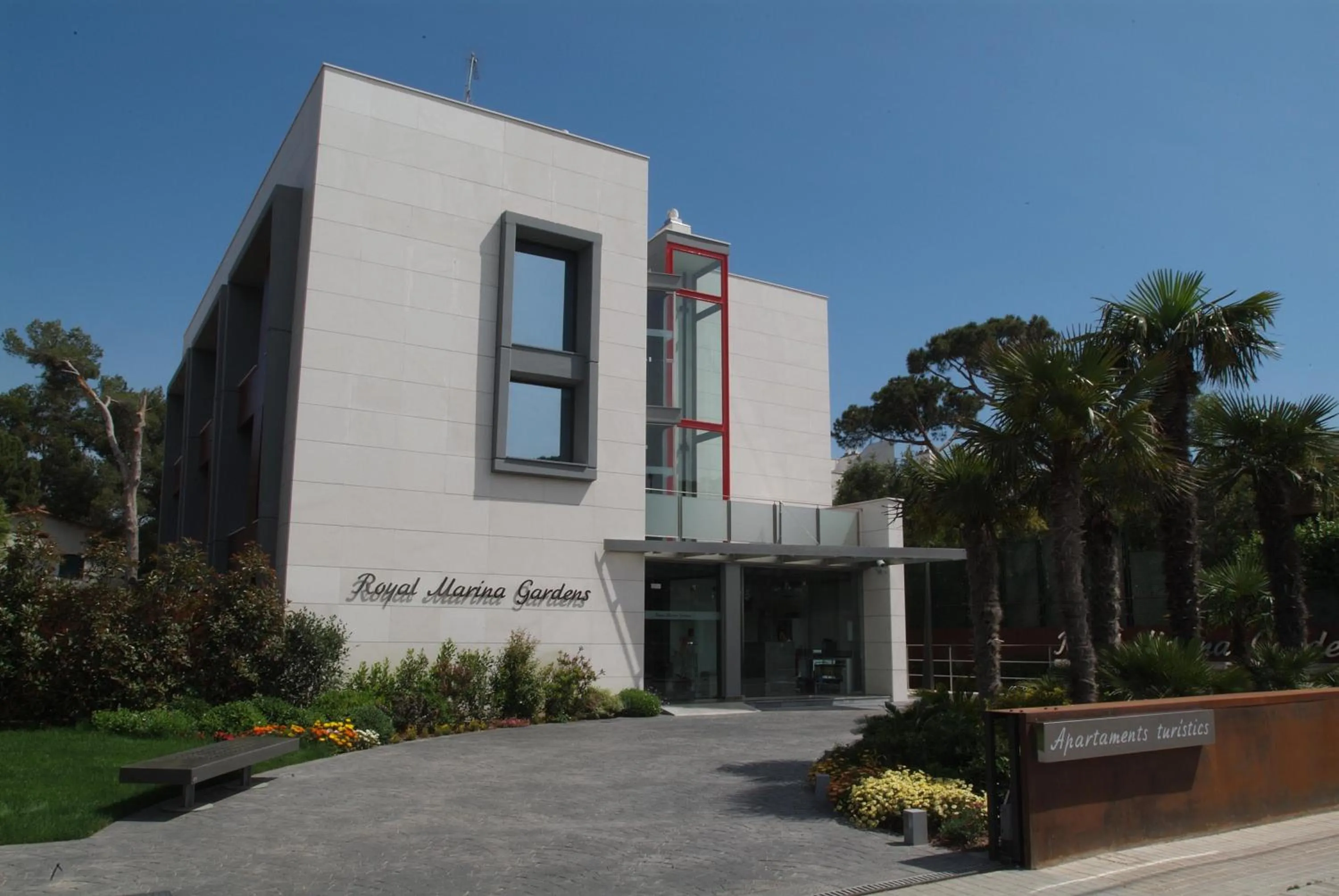 Facade/entrance in Apartamentos Royal Marina Gardens