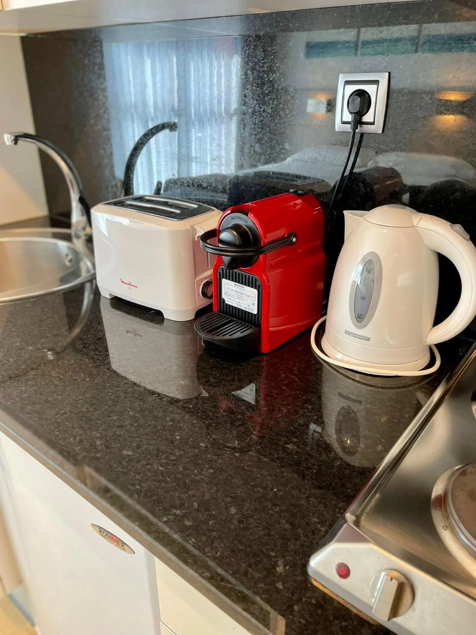 Coffee/tea facilities in Apartamentos Royal Marina Gardens