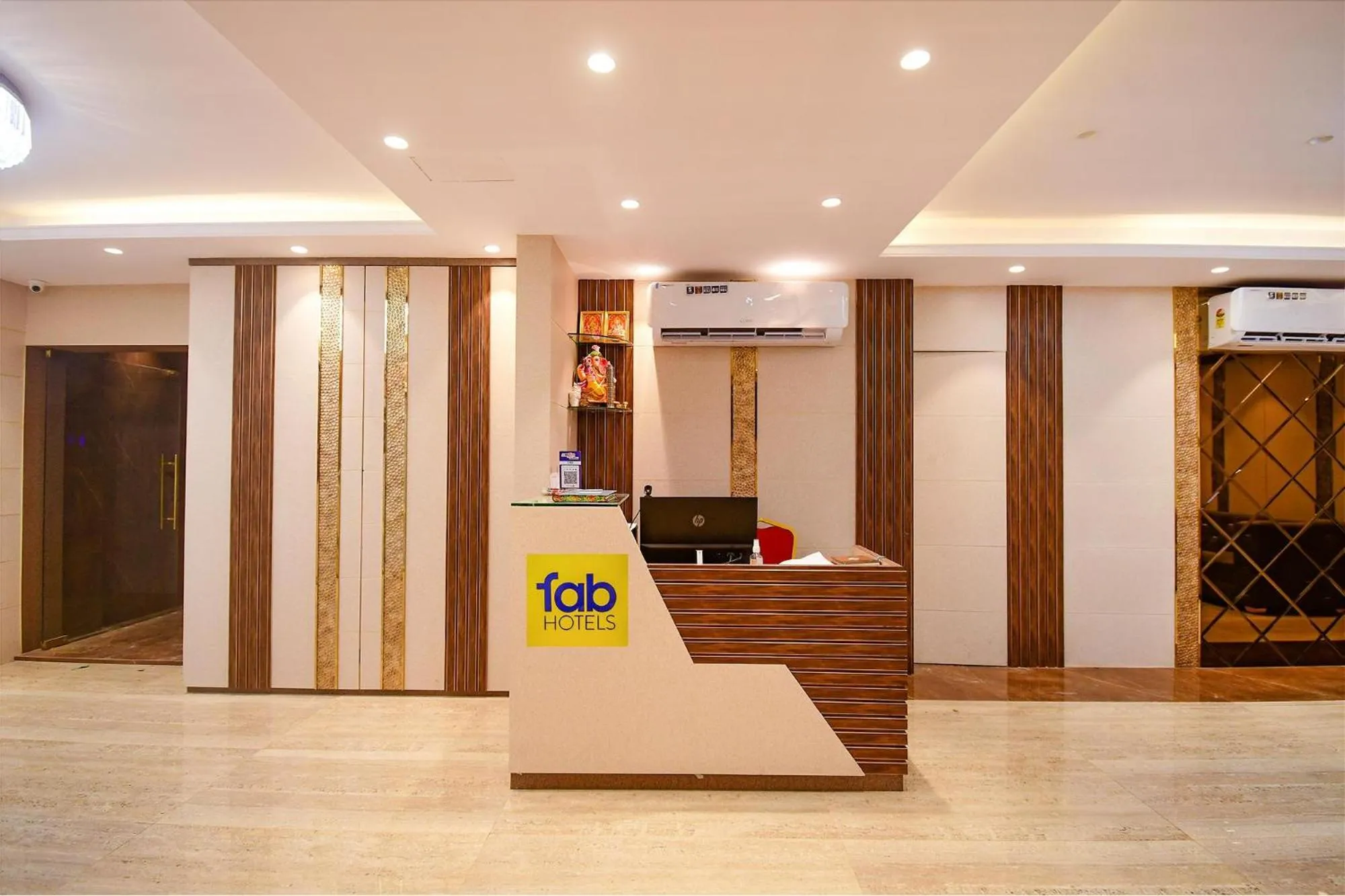 Lobby or reception in FabHotel Prime Jalsa - Nr Axis Mall