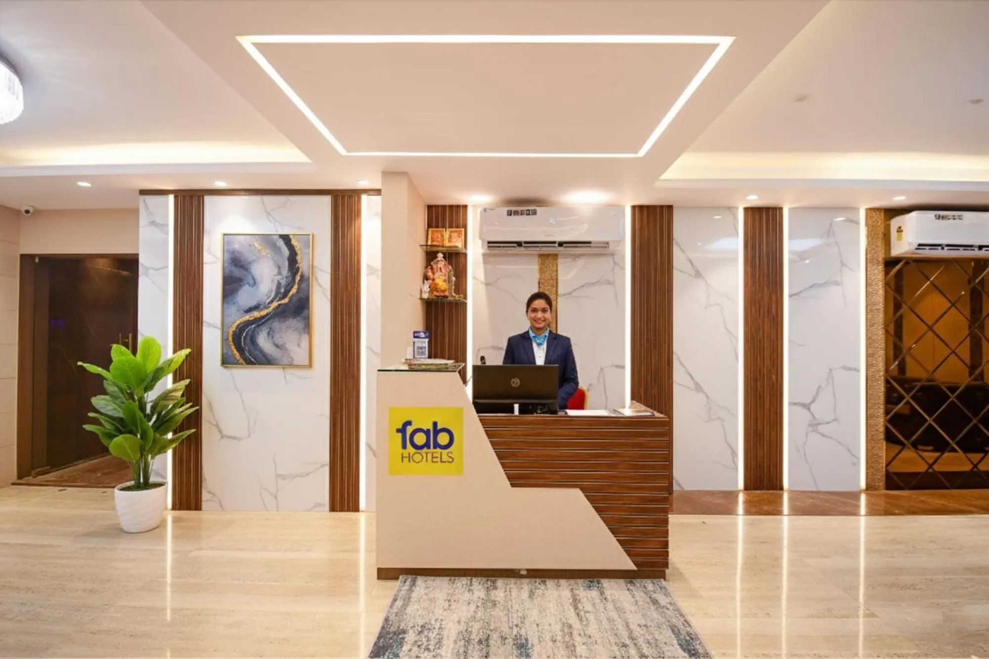 Lobby or reception in FabHotel Prime Jalsa - Nr Axis Mall