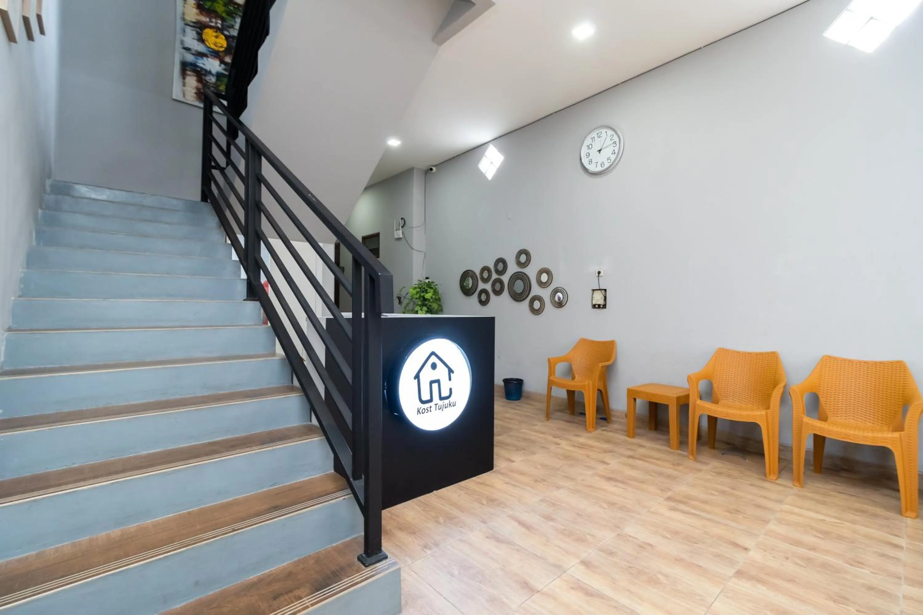 Lobby or reception in RedDoorz near RS Sari Asih Cipondoh