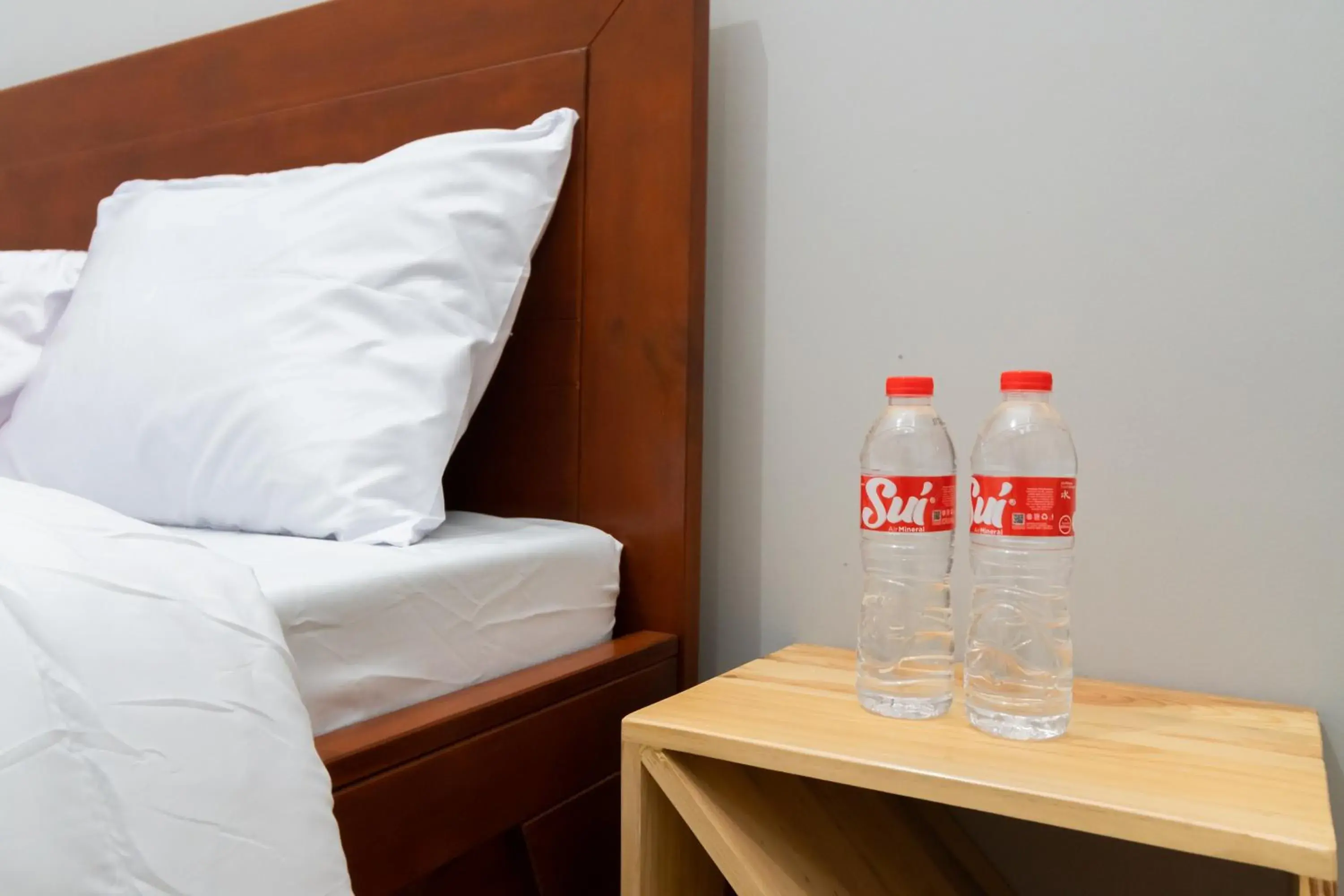 Bedroom, Bed in RedDoorz near RS Sari Asih Cipondoh Bedroom, Bed in RedDoorz near RS Sari Asih Cipondoh