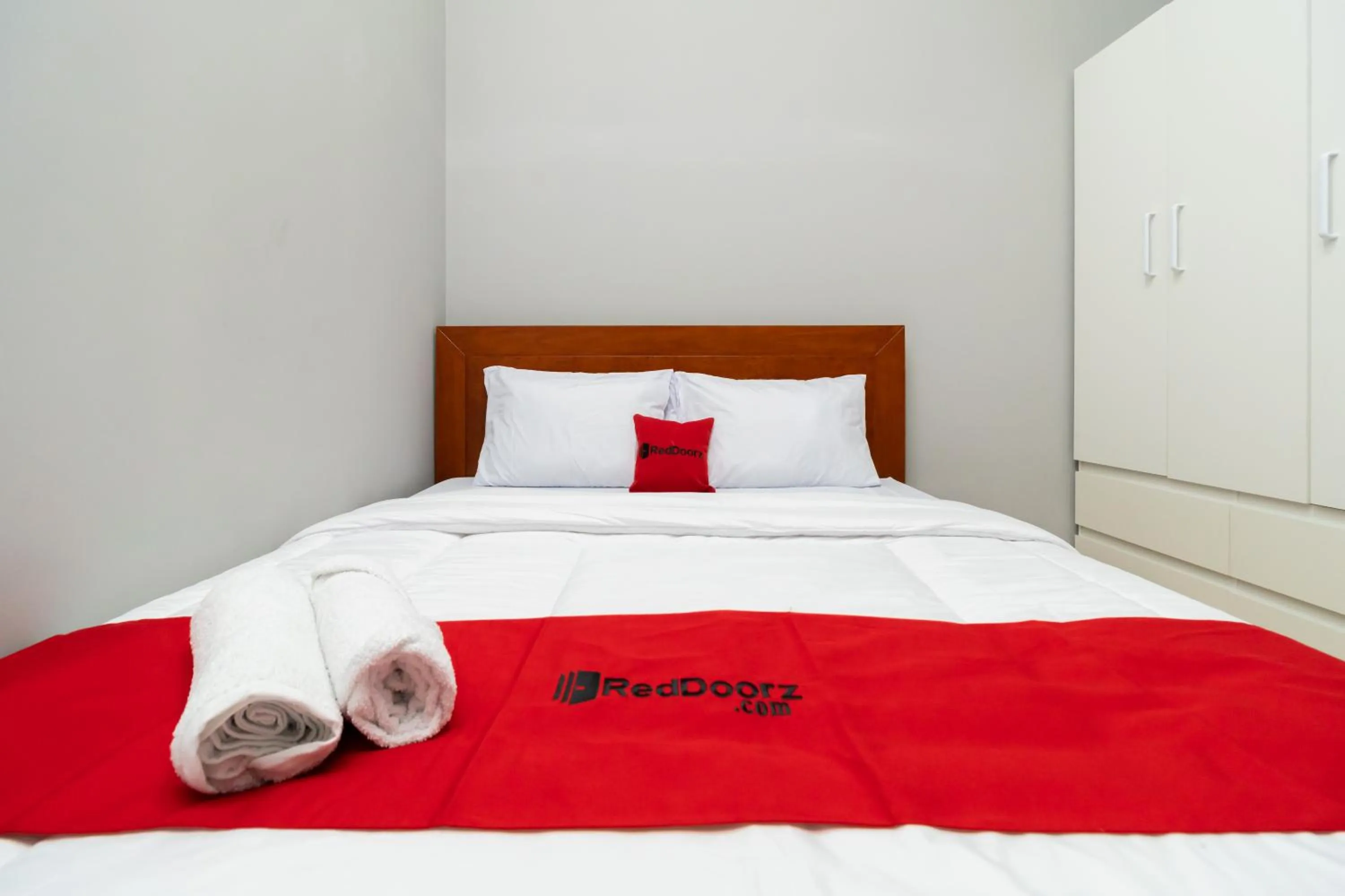 Bedroom, Bed in RedDoorz near RS Sari Asih Cipondoh