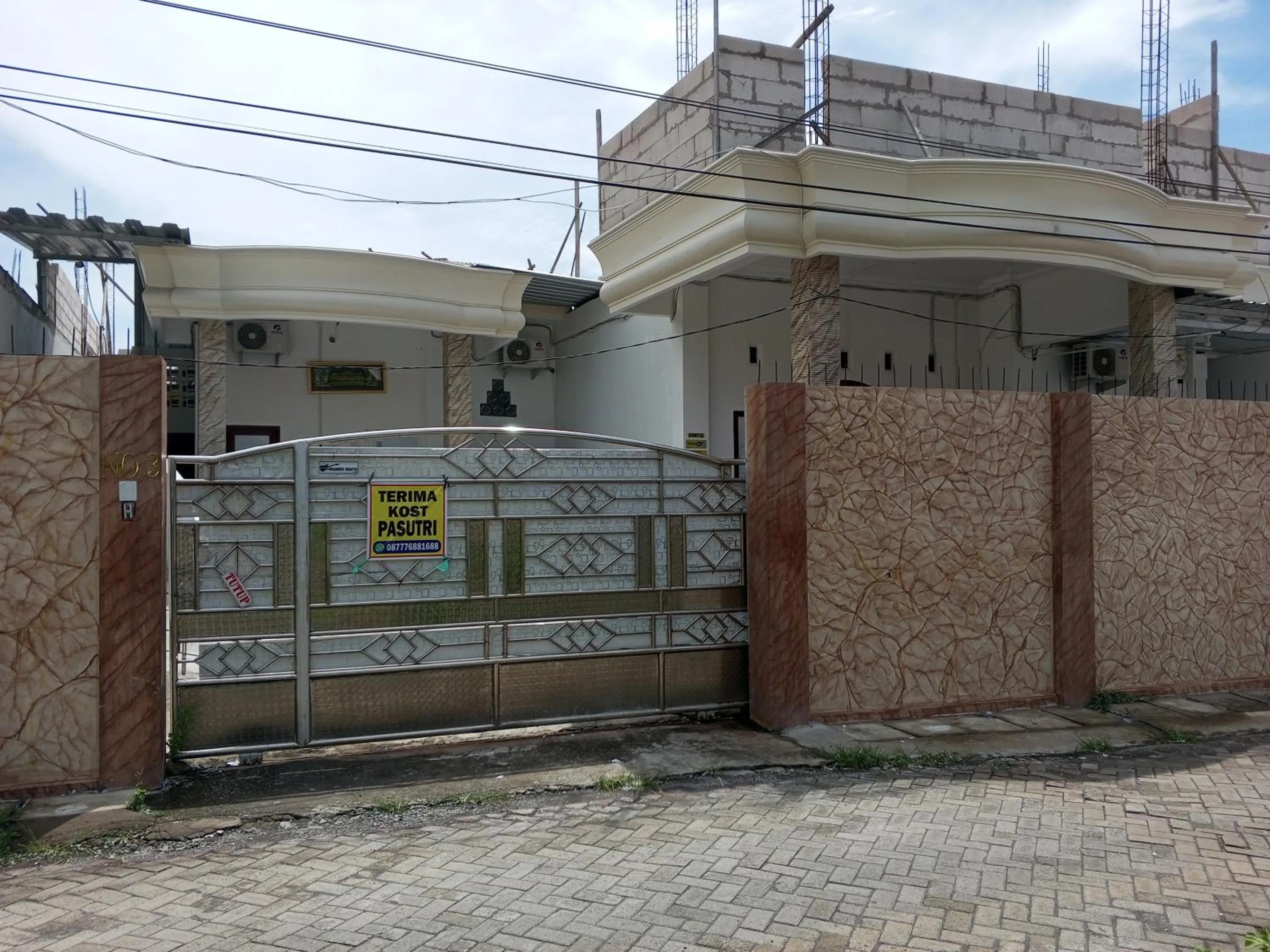 Facade/entrance in OYO Life 92543 Ratu Sakti Residence Syariah