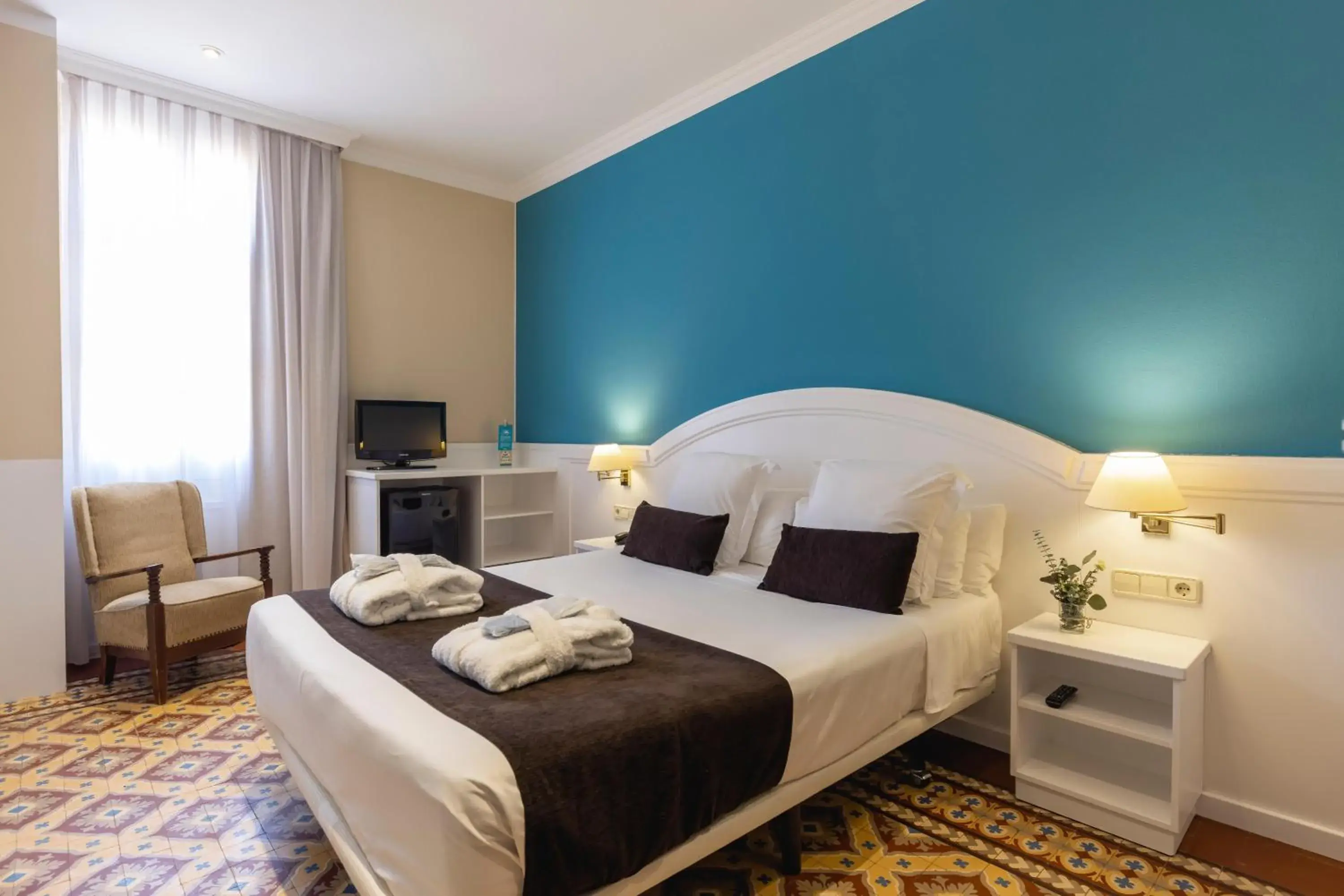 Photo of the whole room, Bed in 1881 Hotel Balneario Vichy Catalan Photo of the whole room, Bed in 1881 Hotel Balneario Vichy Catalan