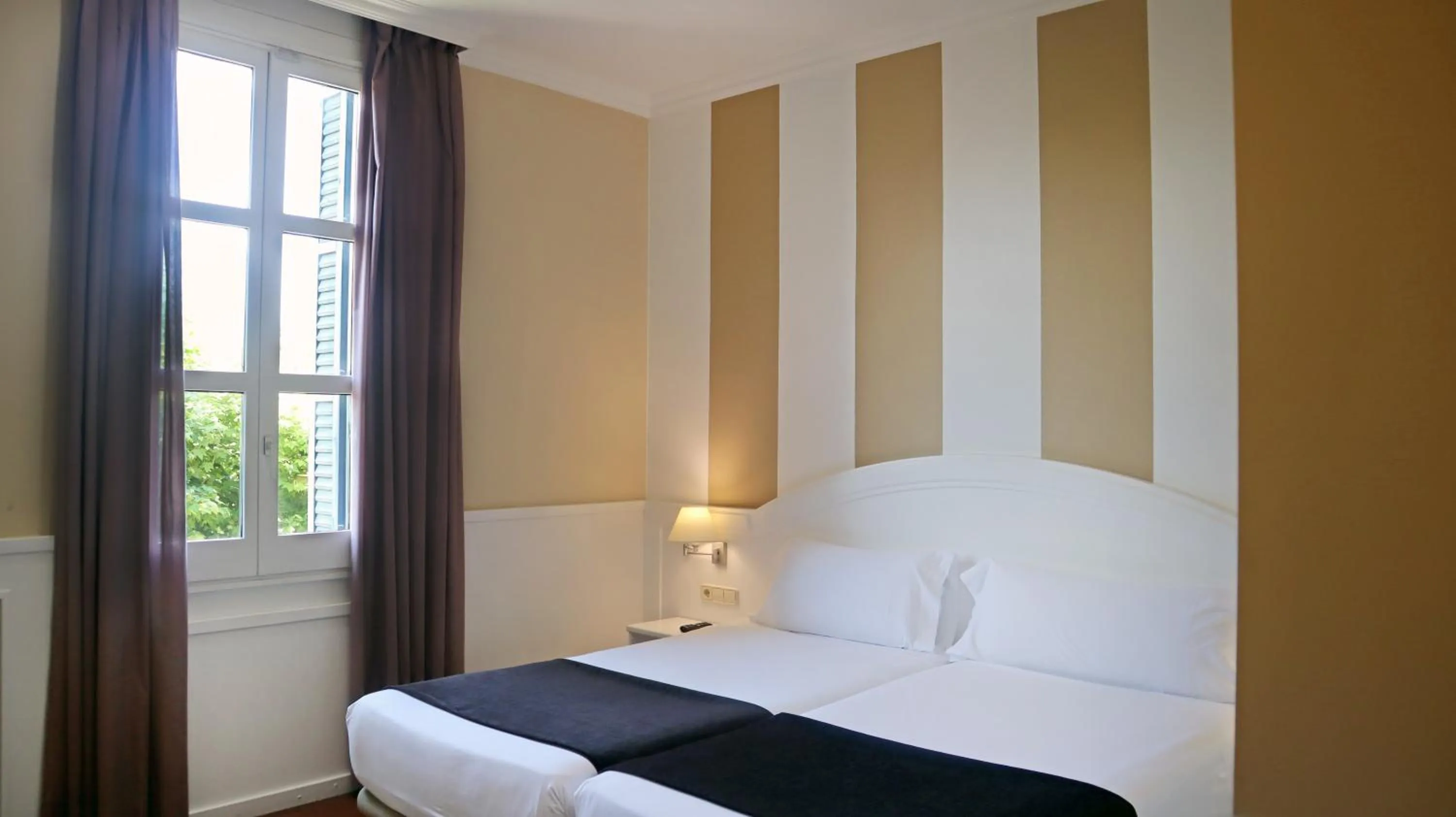 Bed in 1881 Hotel Balneario Vichy Catalan