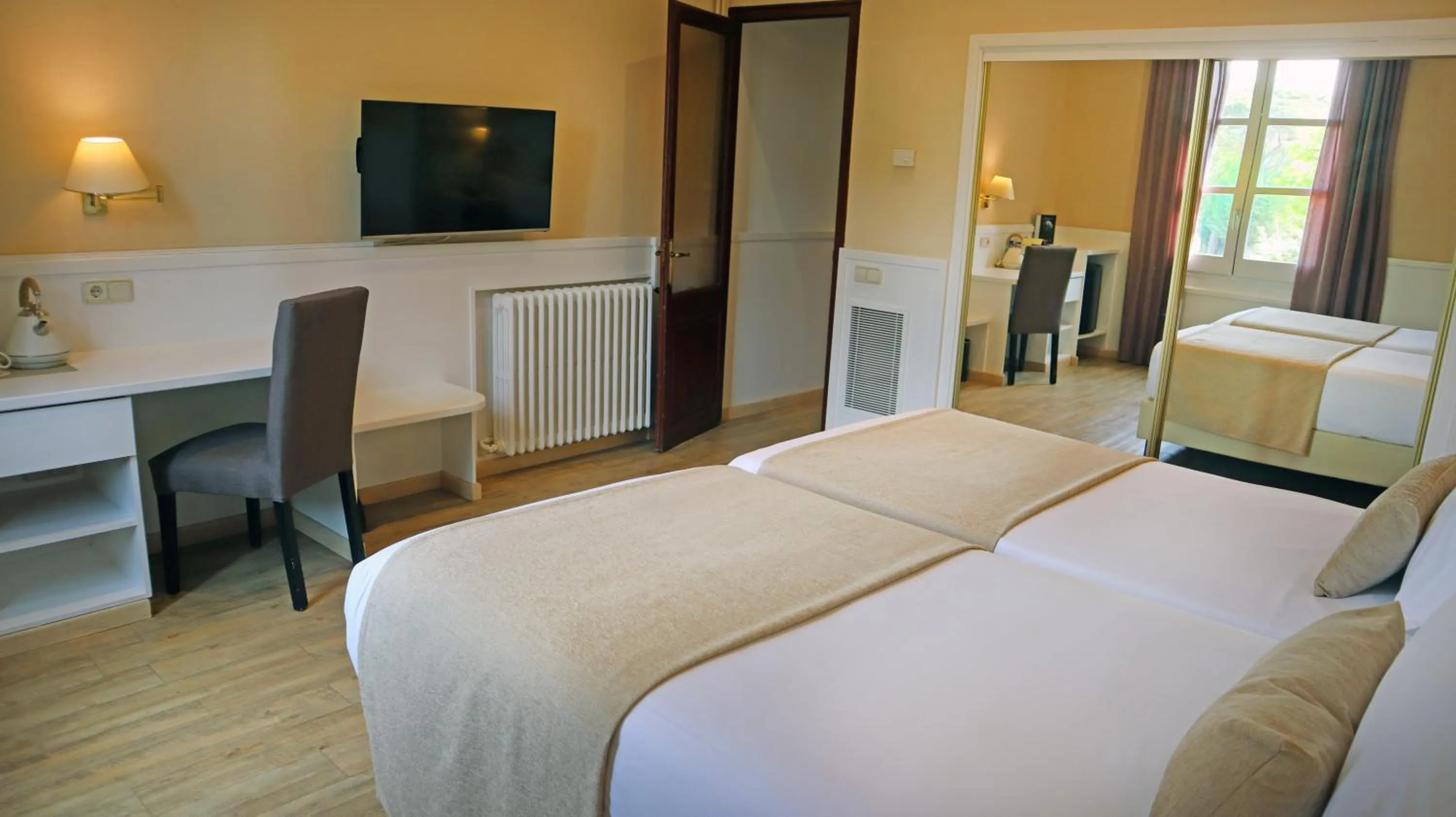 Bed in 1881 Hotel Balneario Vichy Catalan