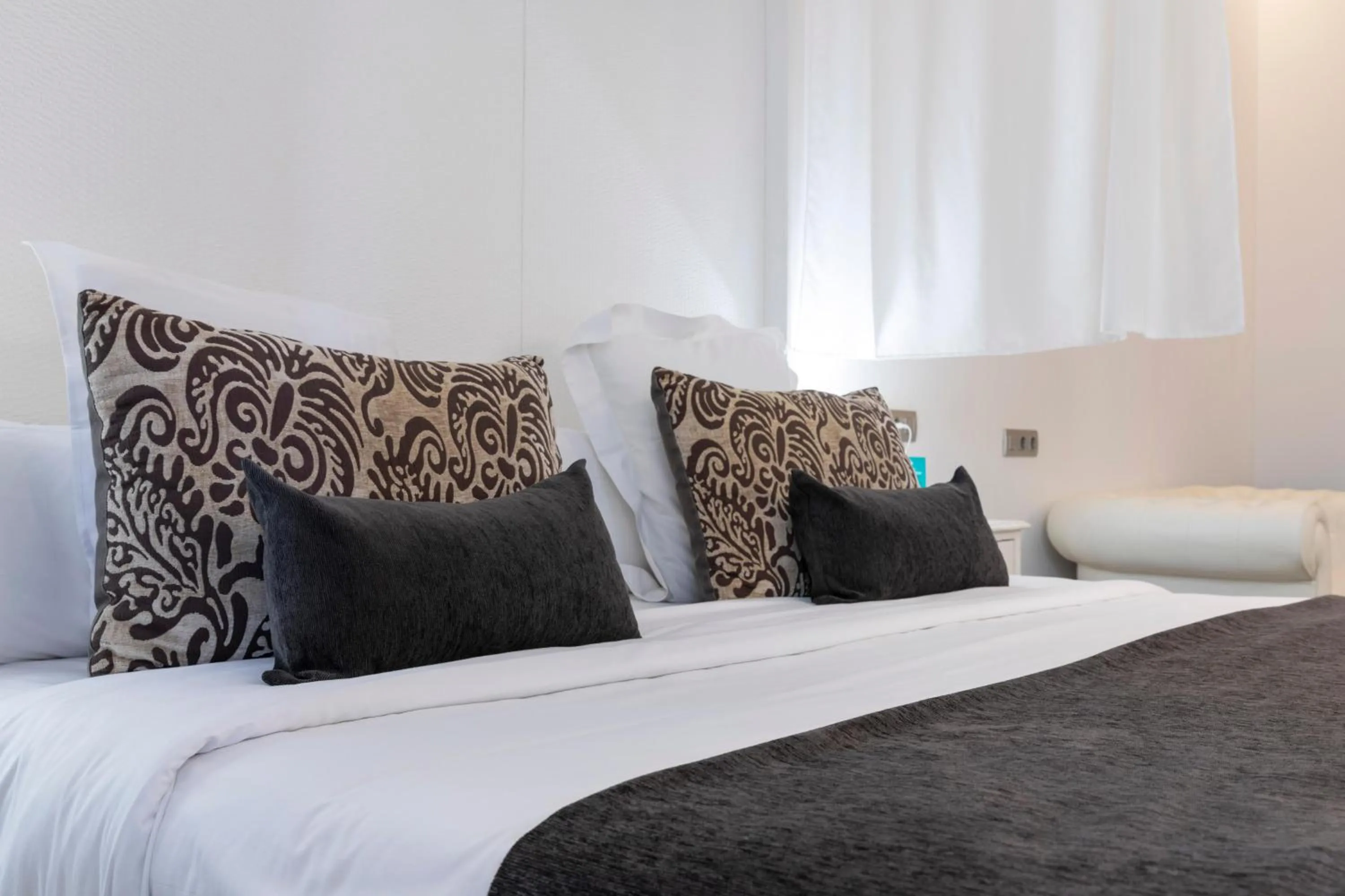 Photo of the whole room, Bed in 1881 Hotel Balneario Vichy Catalan