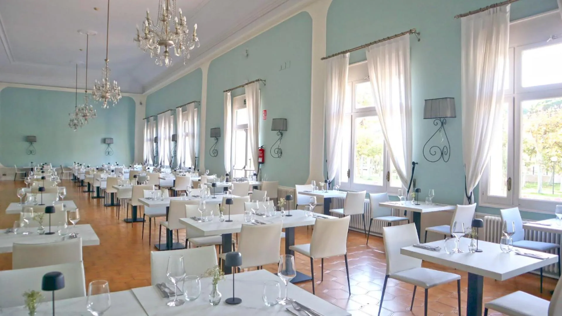 Restaurant/places to eat in 1881 Hotel Balneario Vichy Catalan
