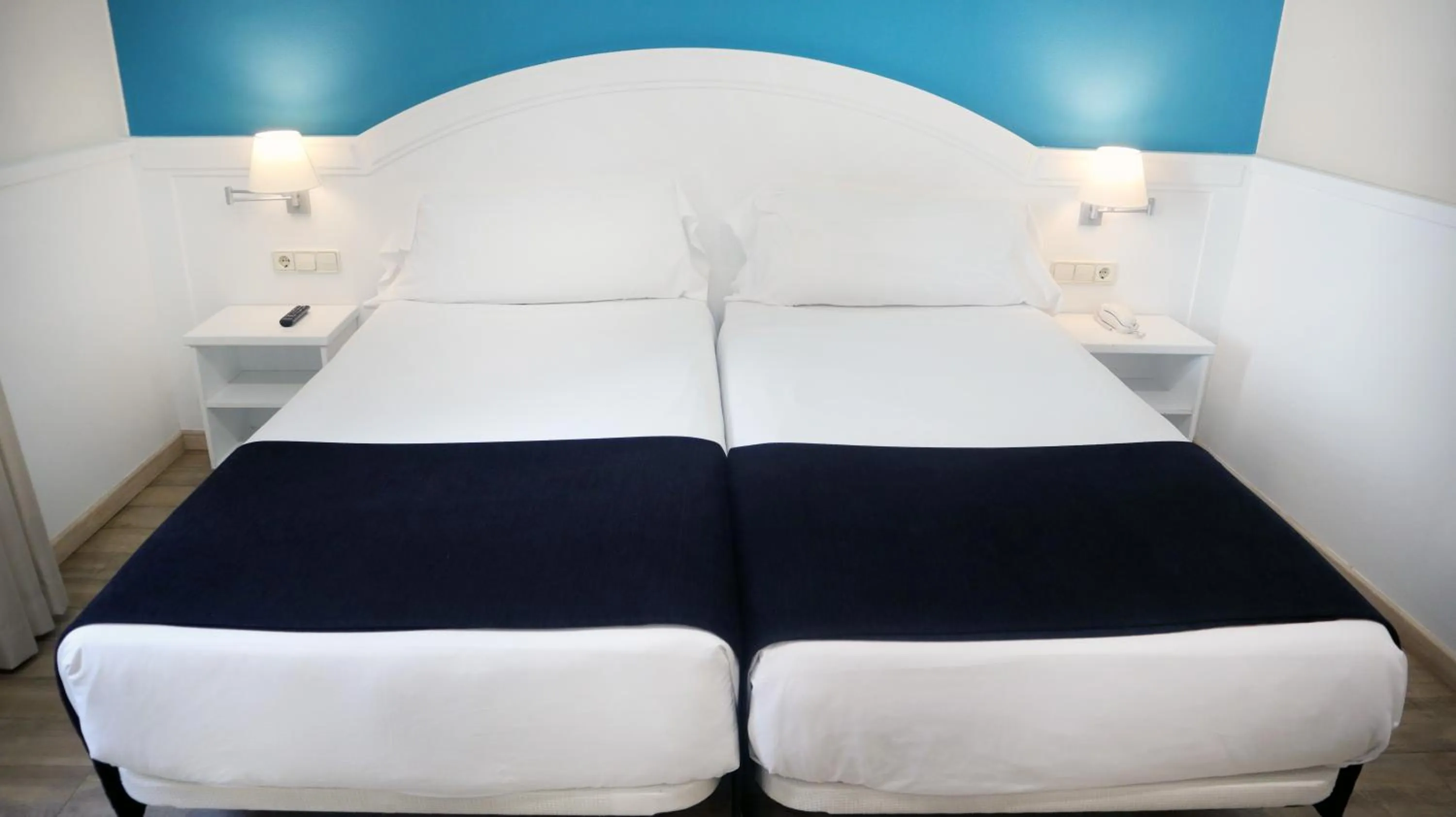 Bed in 1881 Hotel Balneario Vichy Catalan