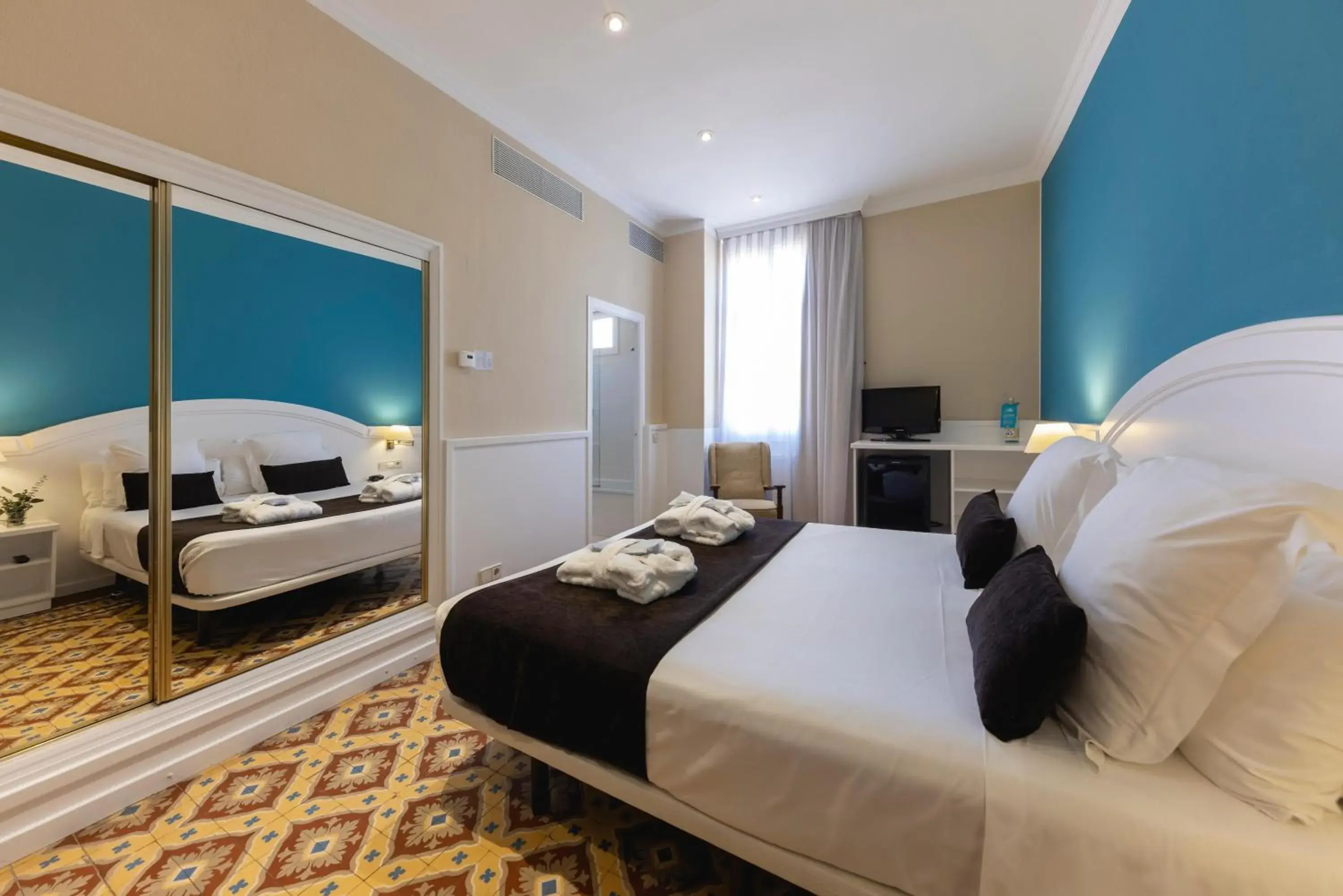 Photo of the whole room, Bed in 1881 Hotel Balneario Vichy Catalan Photo of the whole room, Bed in 1881 Hotel Balneario Vichy Catalan