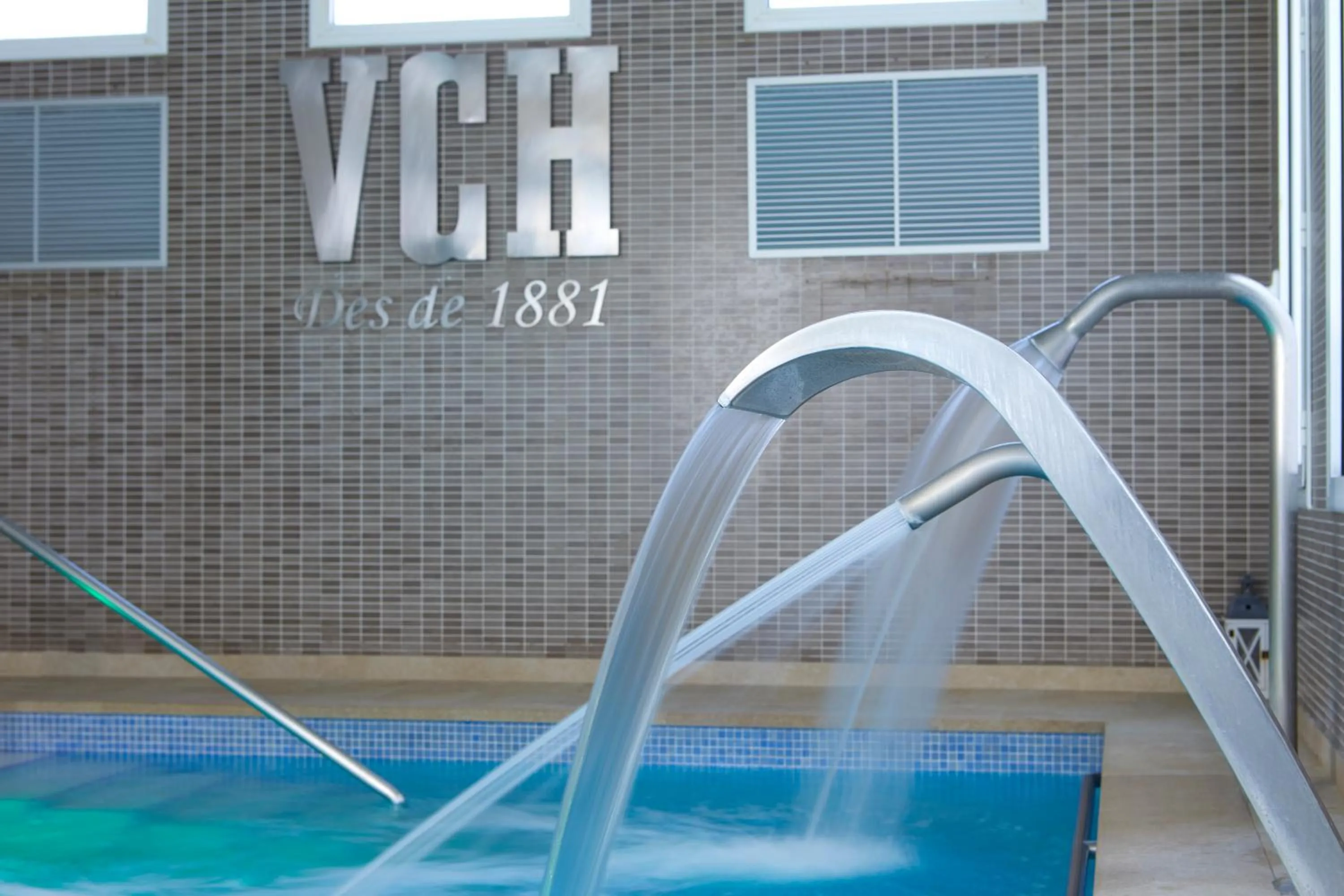 Swimming pool in 1881 Hotel Balneario Vichy Catalan