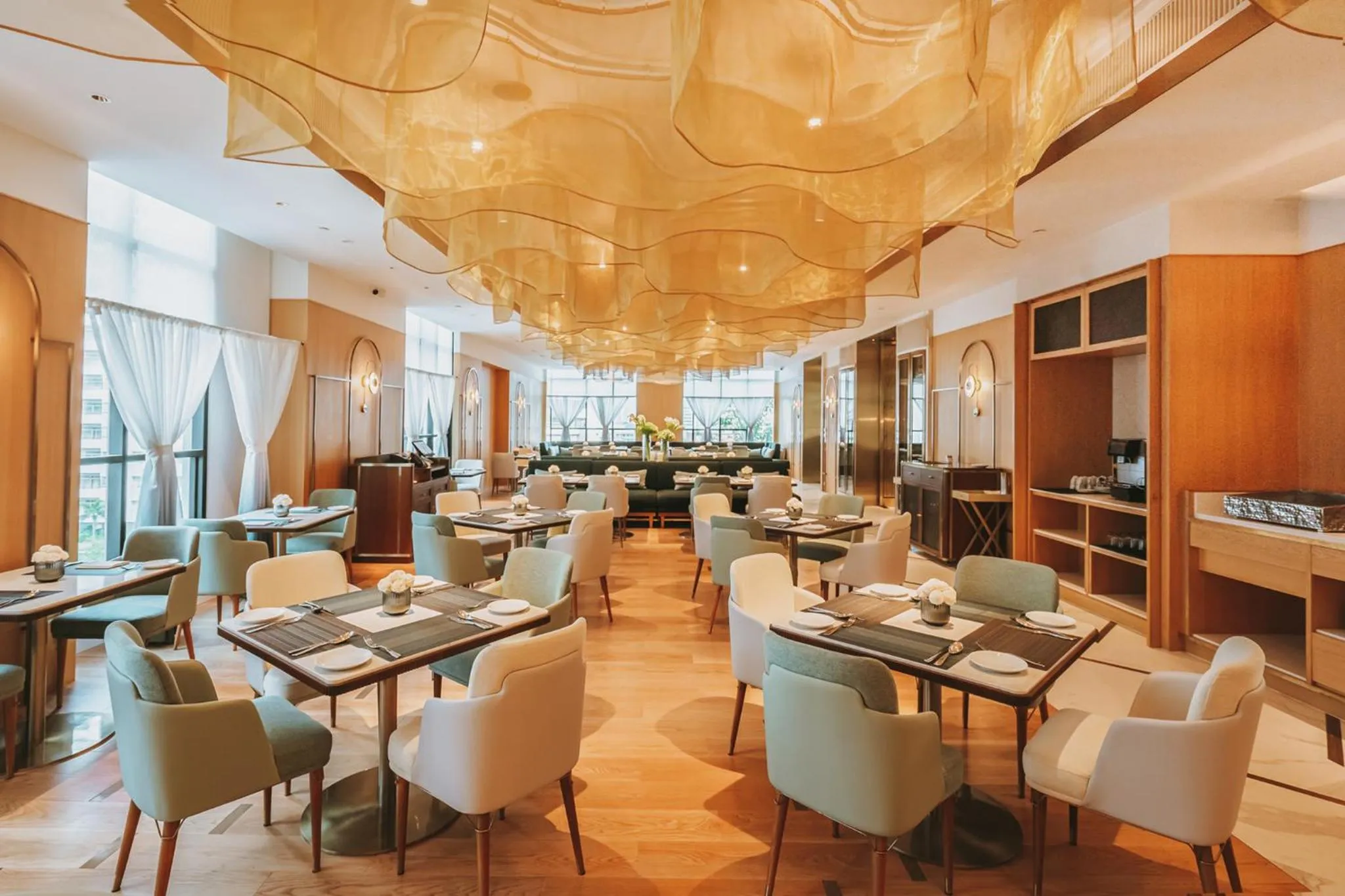 Restaurant/places to eat in SILQ Hotel & Residence