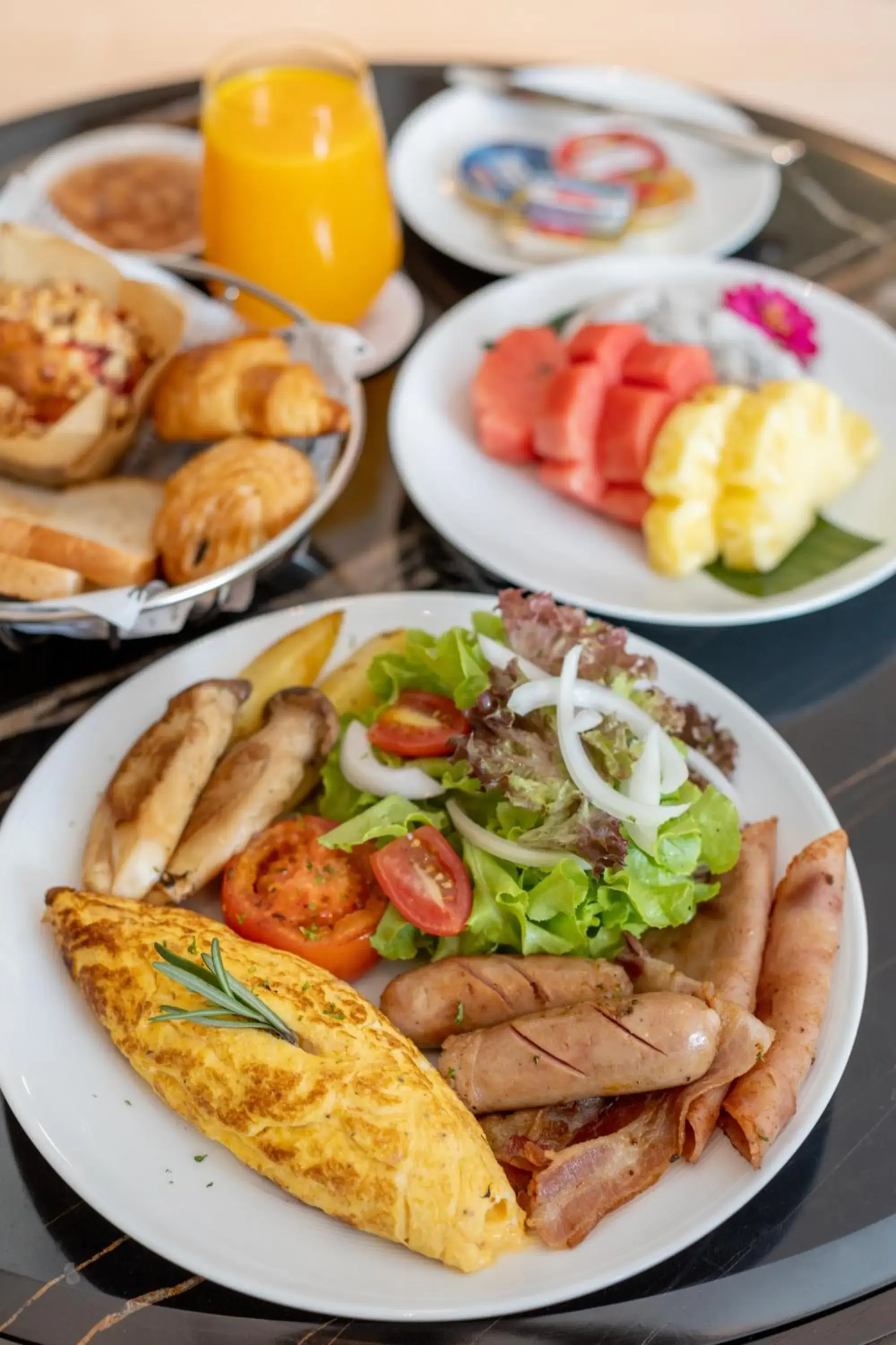 Food and drinks in SILQ Hotel & Residence Food and drinks in SILQ Hotel & Residence