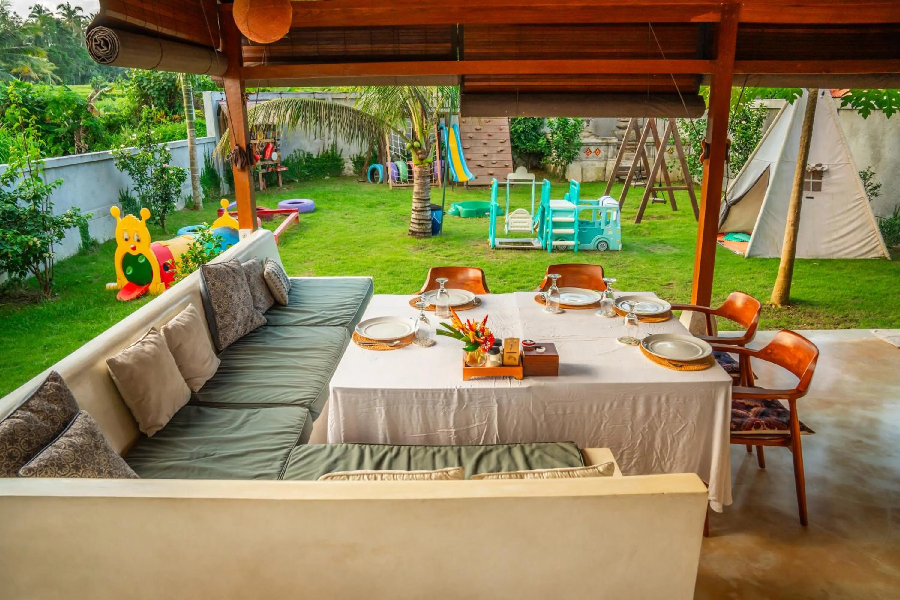 Restaurant/places to eat in Kampung Uma Dawa Villas and Spa