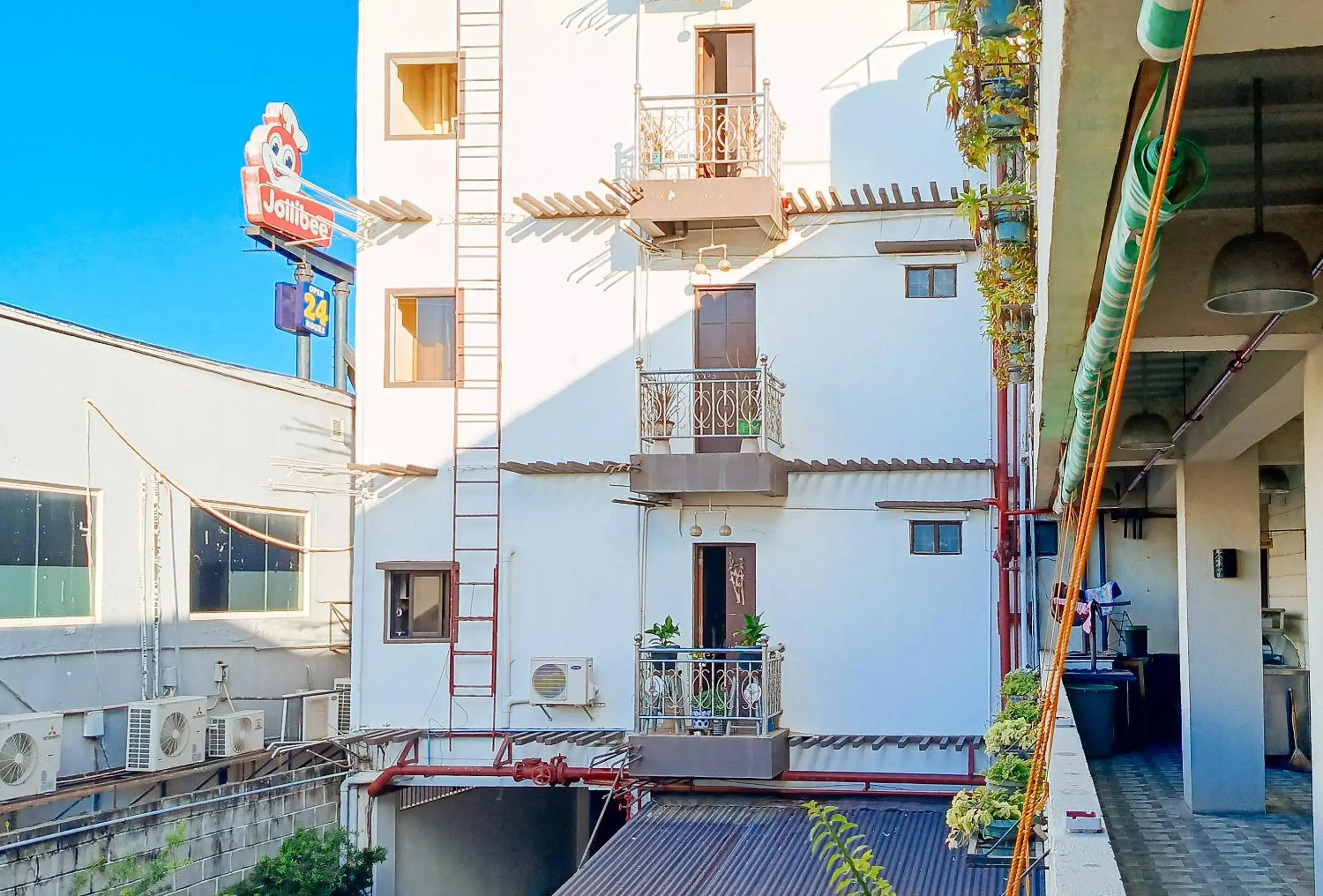 Property building in Hotel Elinas and Restaurant Property building in Hotel Elinas and Restaurant