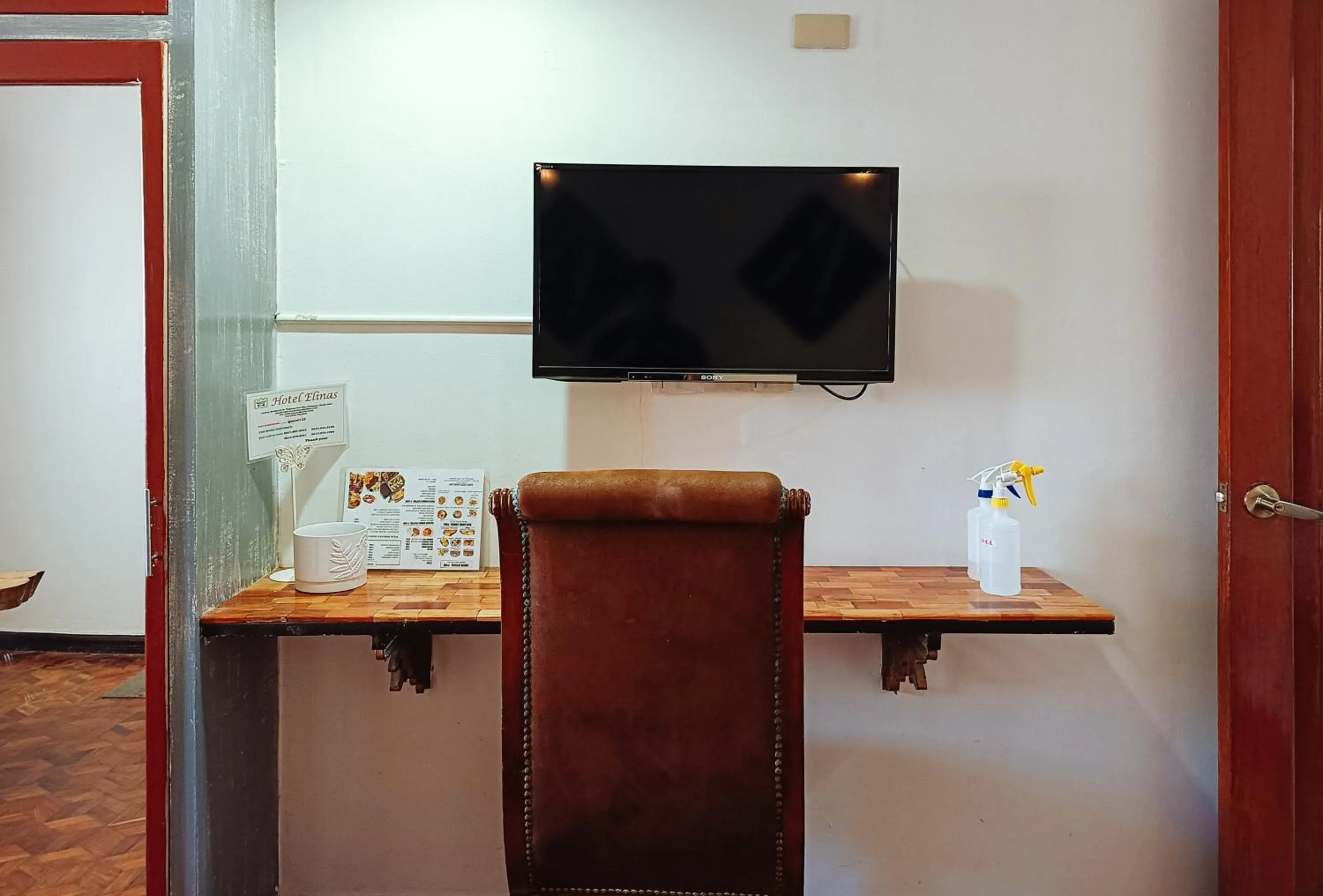 TV and multimedia in Hotel Elinas and Restaurant