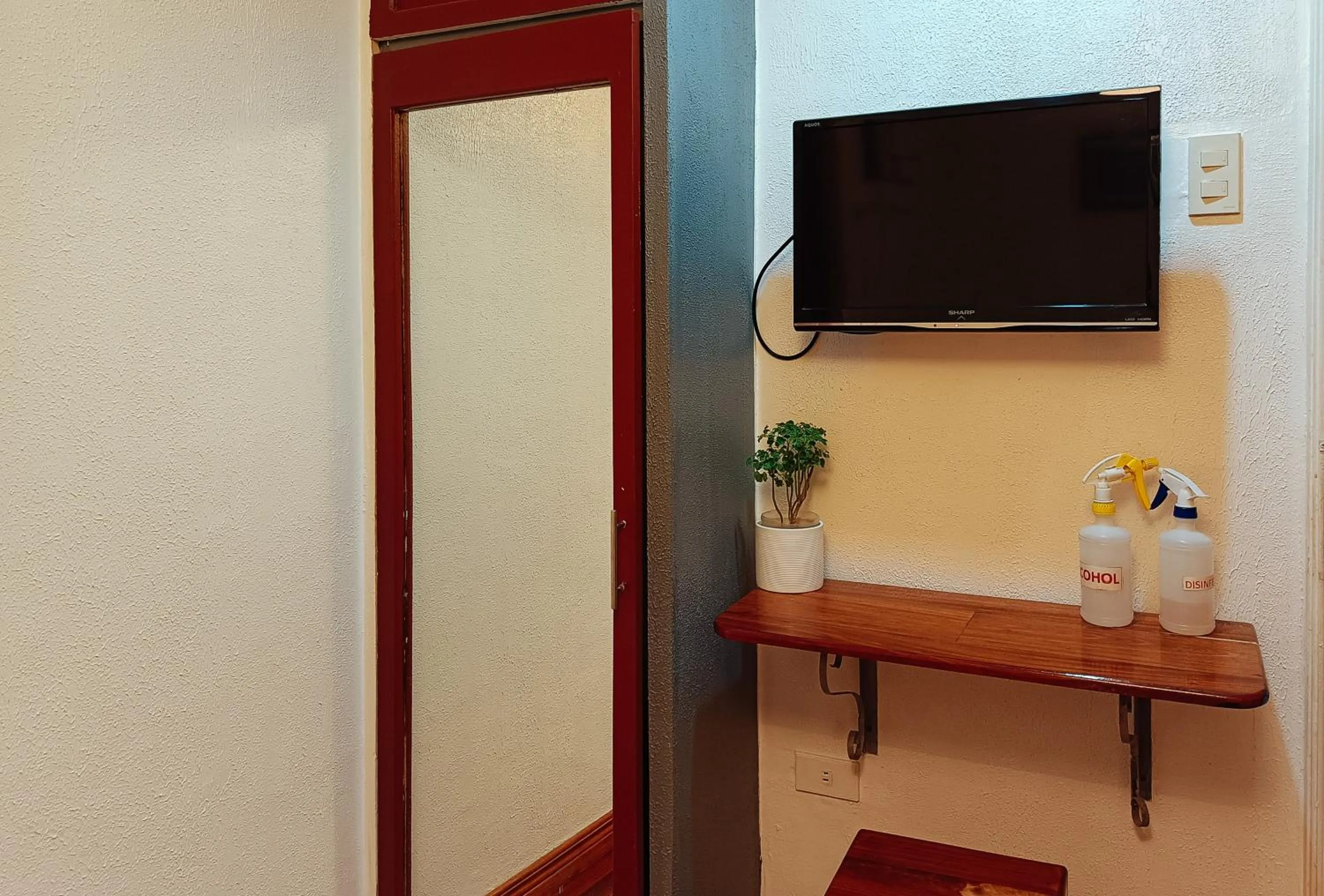 TV and multimedia in Hotel Elinas and Restaurant