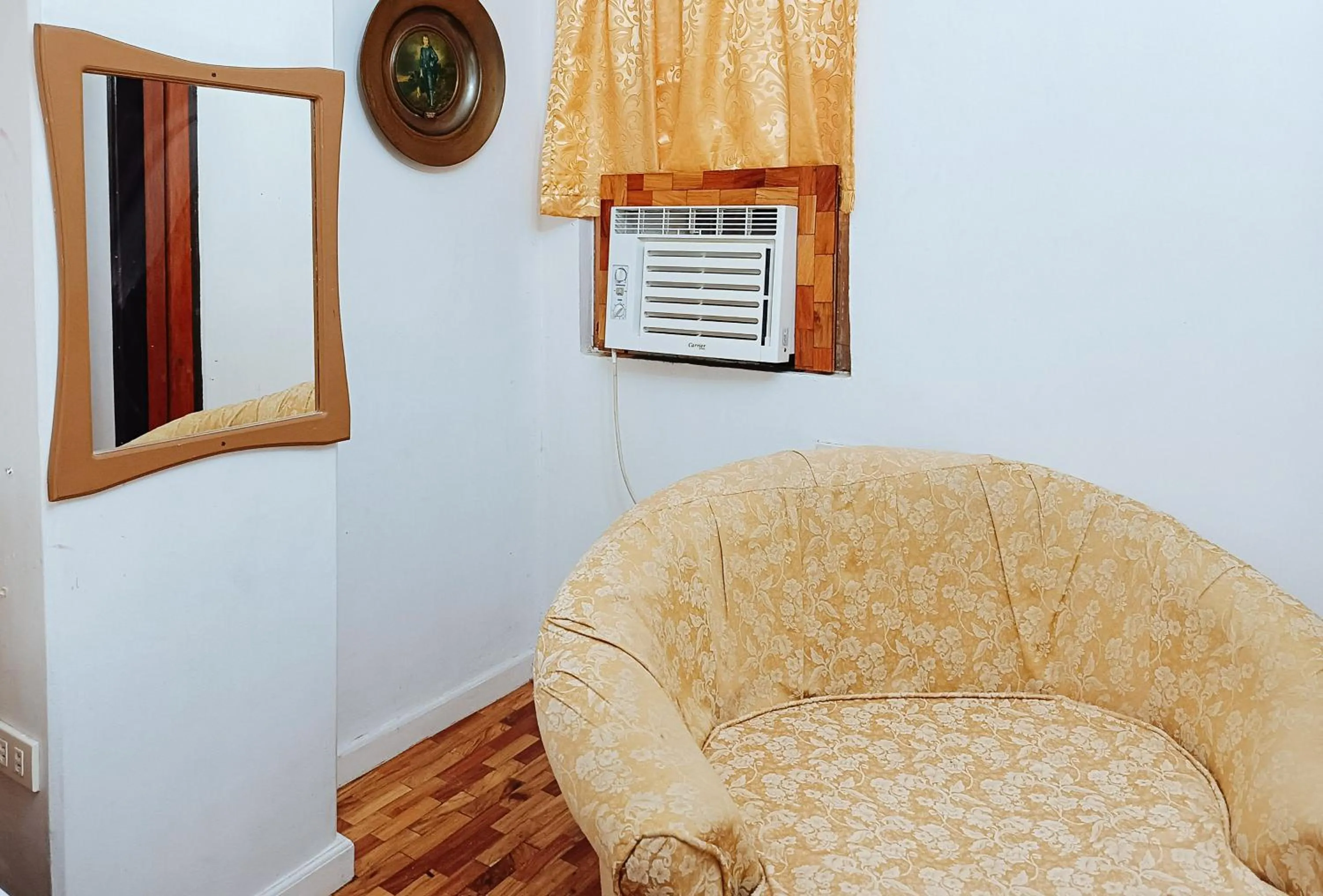 Seating area in Hotel Elinas and Restaurant