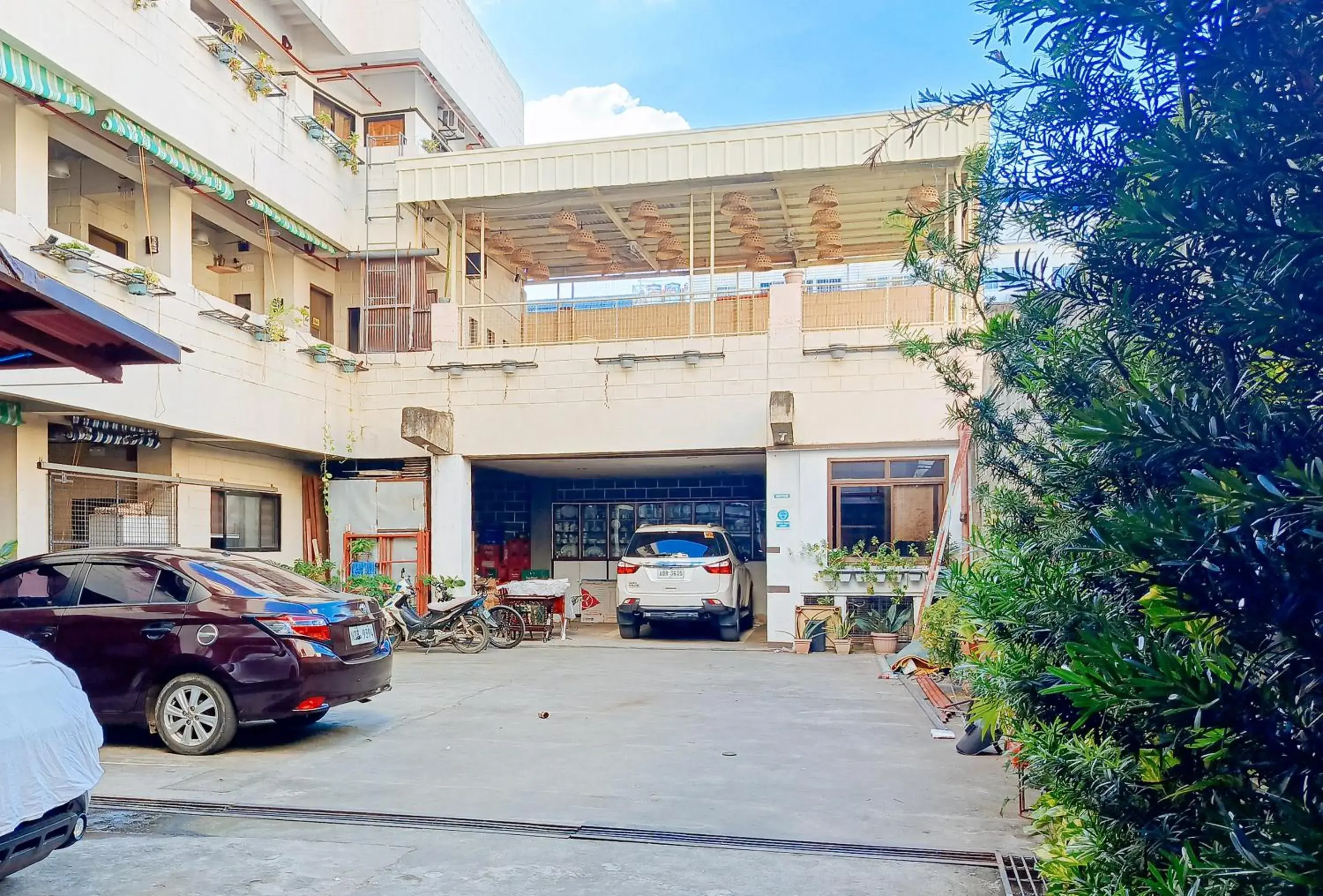 Property building in Hotel Elinas and Restaurant Property building in Hotel Elinas and Restaurant