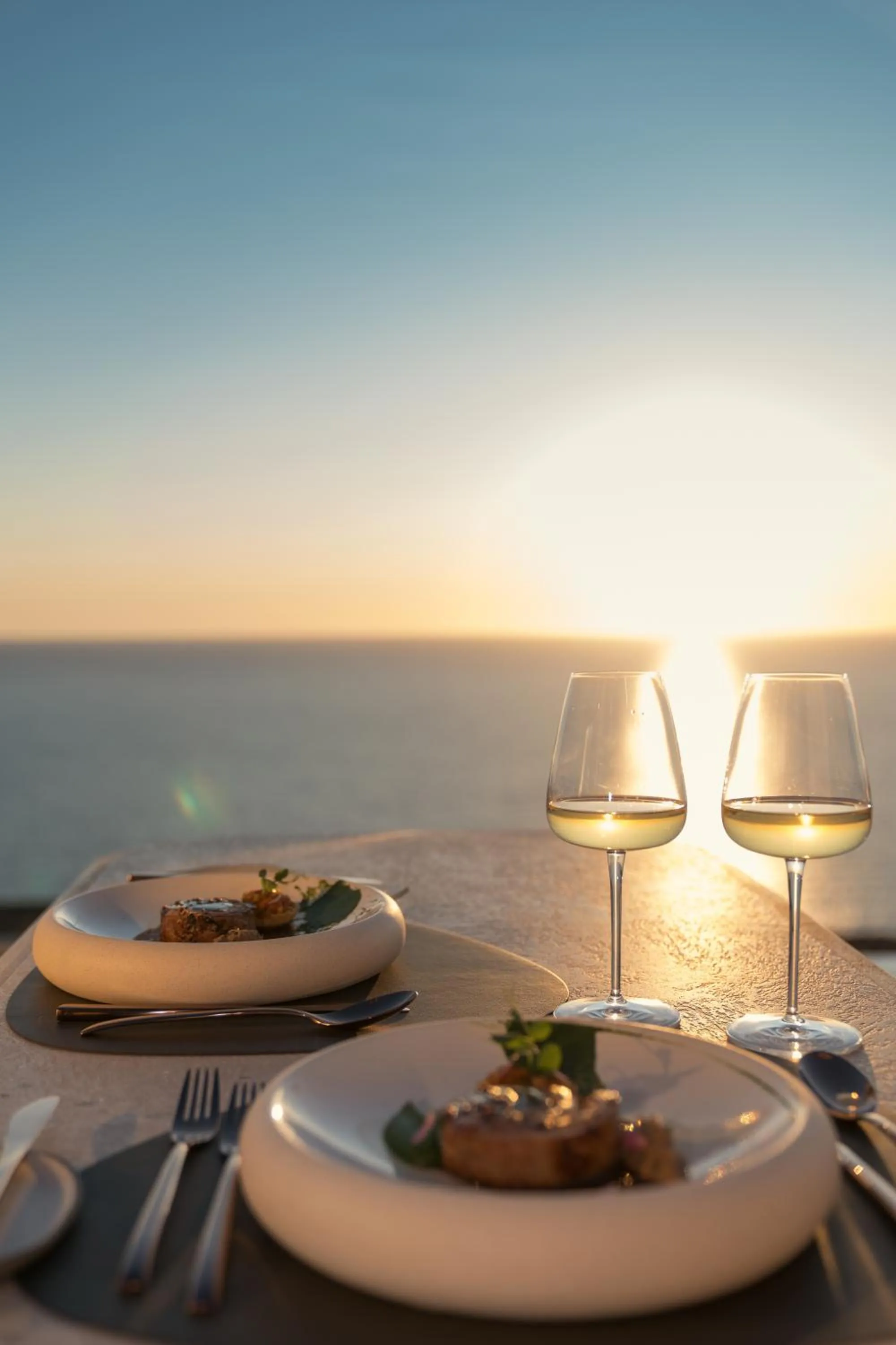 Restaurant/places to eat in Santo Mine Oia Suites