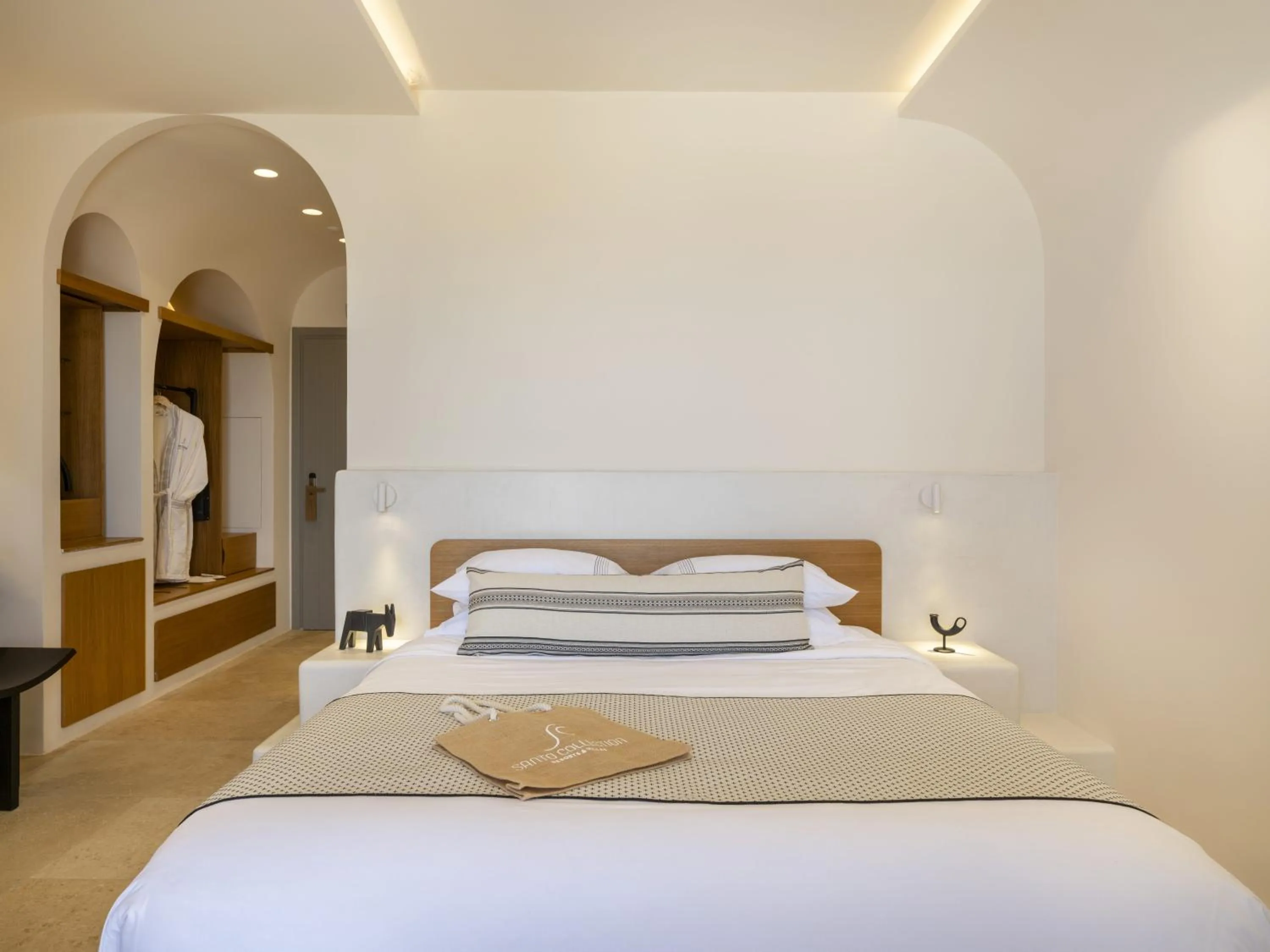 Bedroom, Bed in Santo Mine Oia Suites