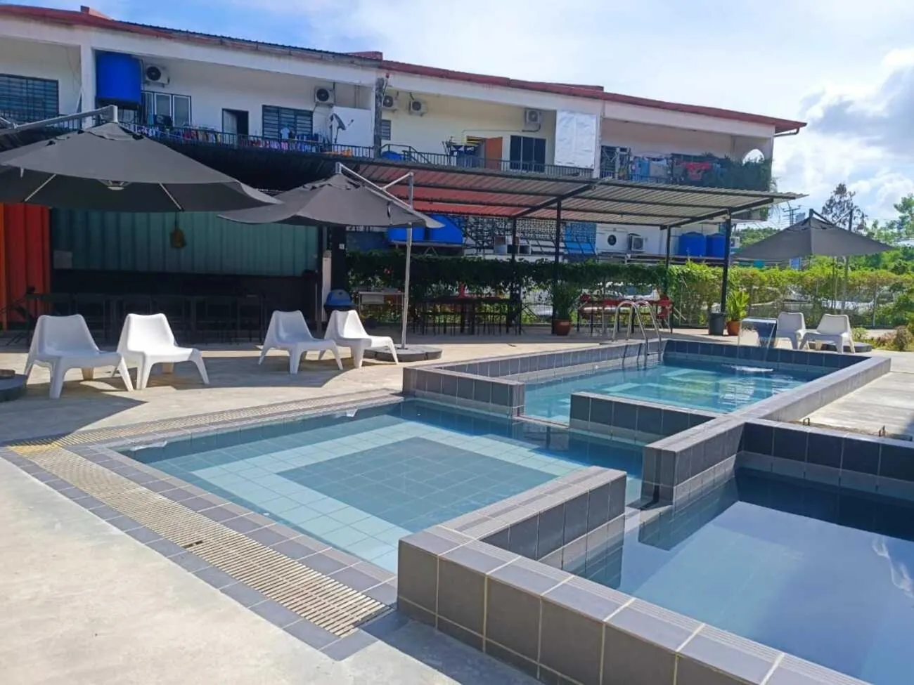 Swimming pool in Boxinn The Kontena Home