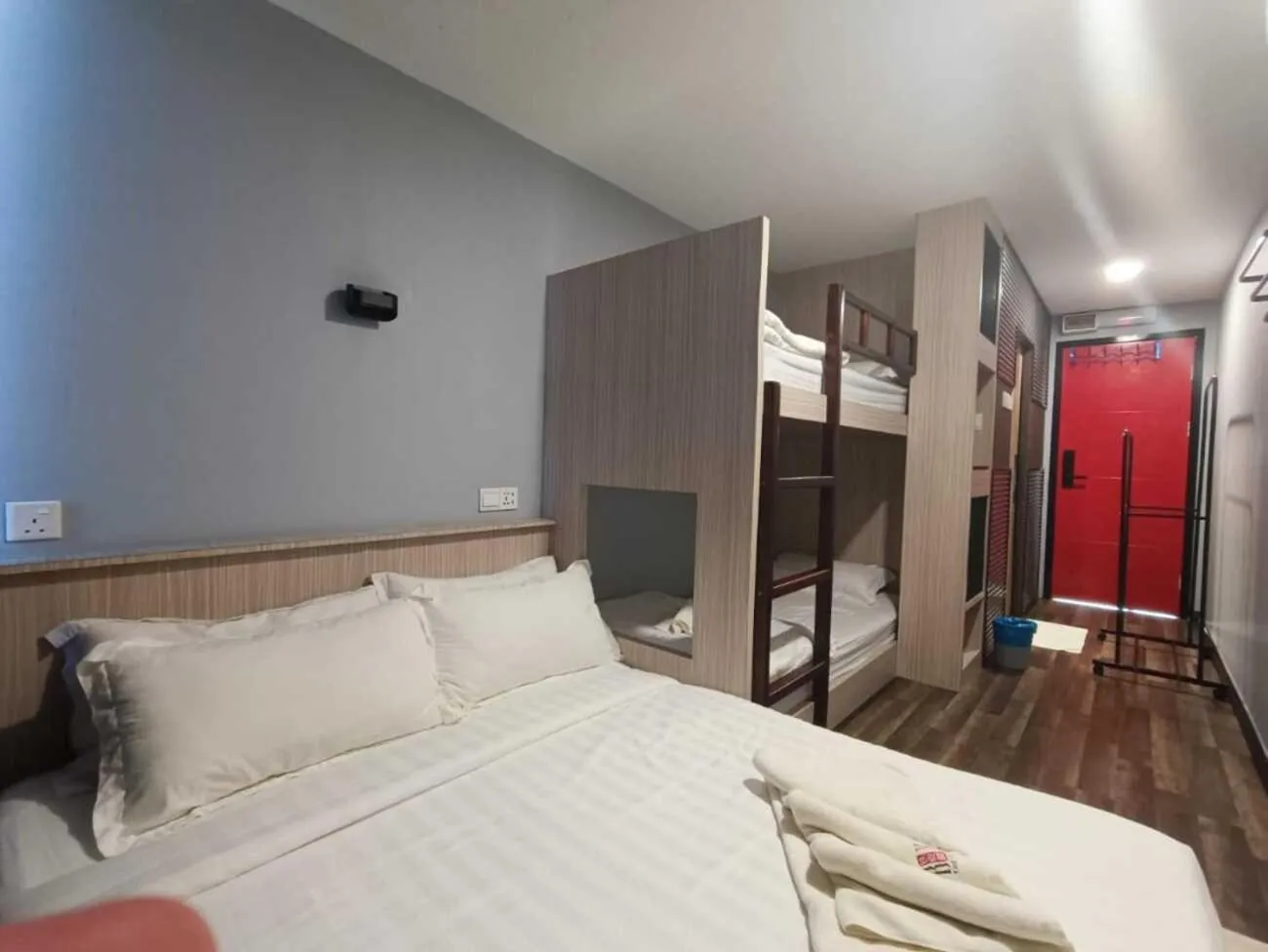 Photo of the whole room, Bed in Boxinn The Kontena Home