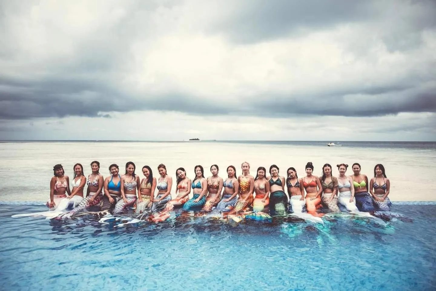 group of guests in Boxinn The Kontena Home