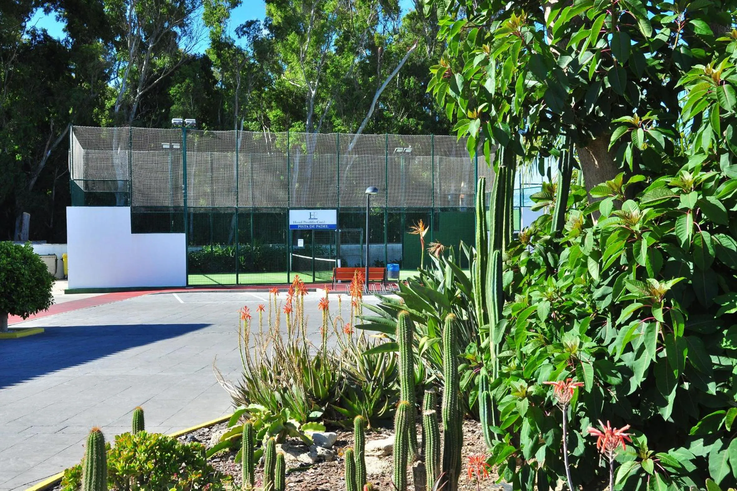 Tennis court in Hotel Pradillo Conil