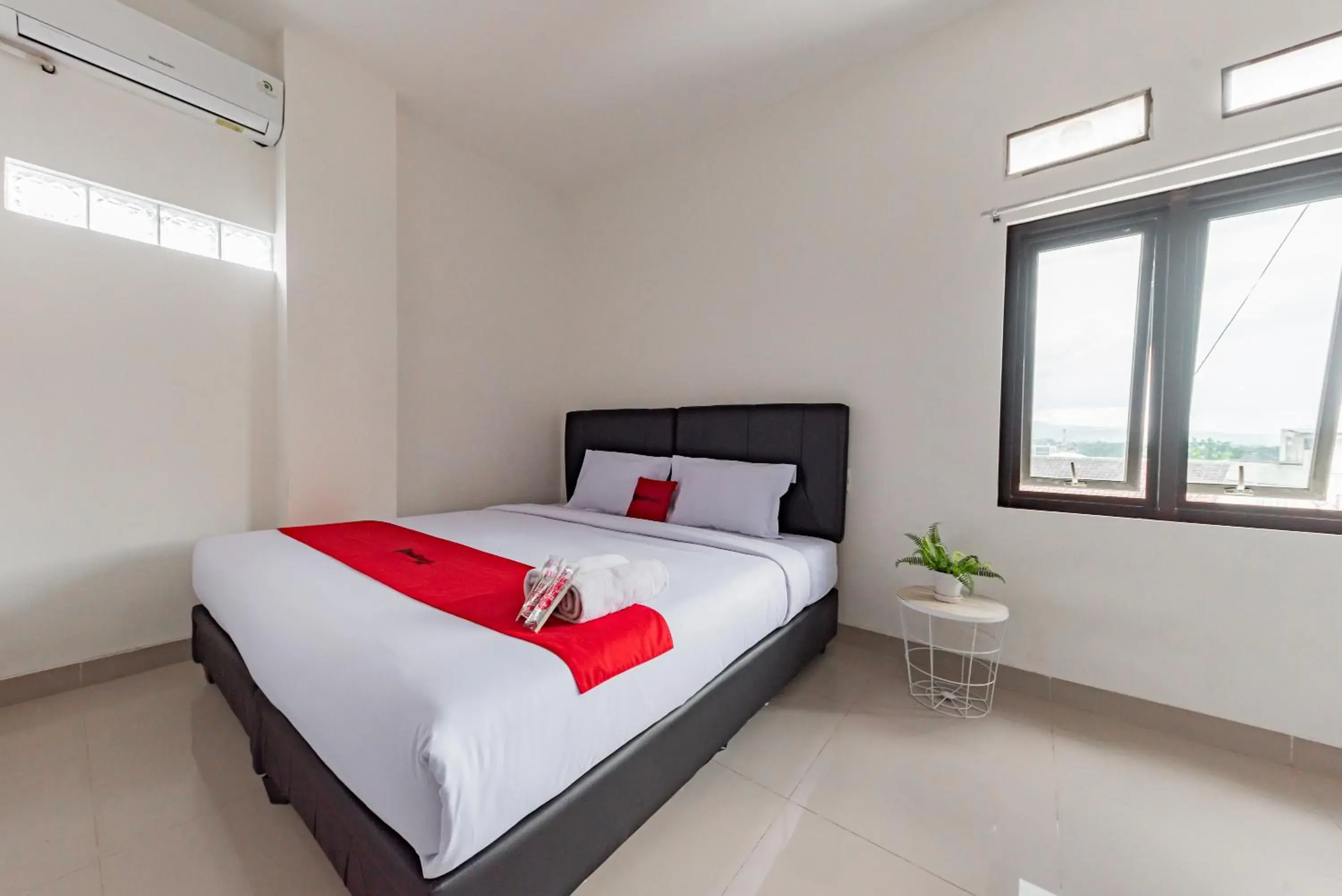 Bedroom, Bed in RedDoorz @ Suryakencana Bogor Bedroom, Bed in RedDoorz @ Suryakencana Bogor