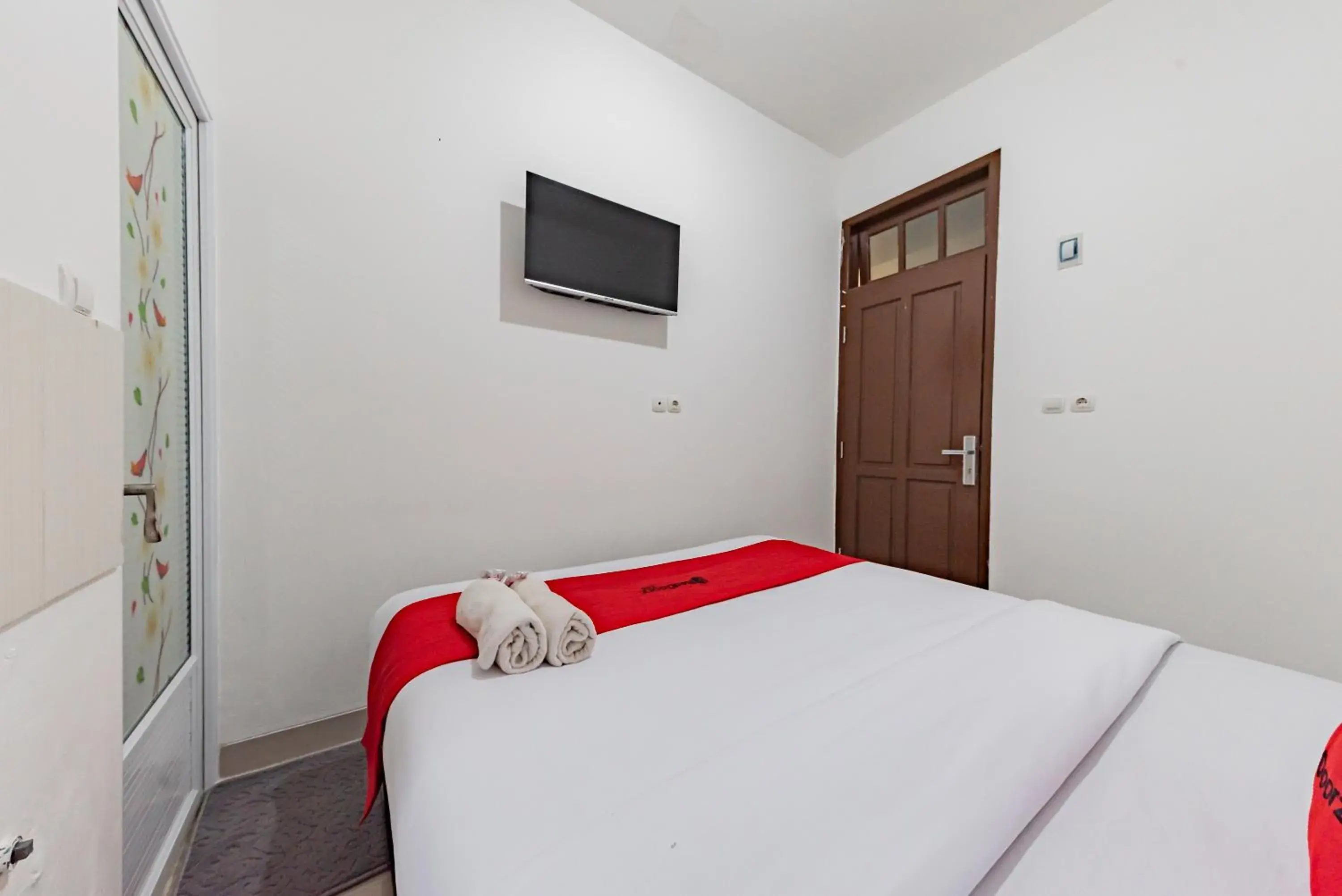 Bedroom, Bed in RedDoorz @ Suryakencana Bogor Bedroom, Bed in RedDoorz @ Suryakencana Bogor