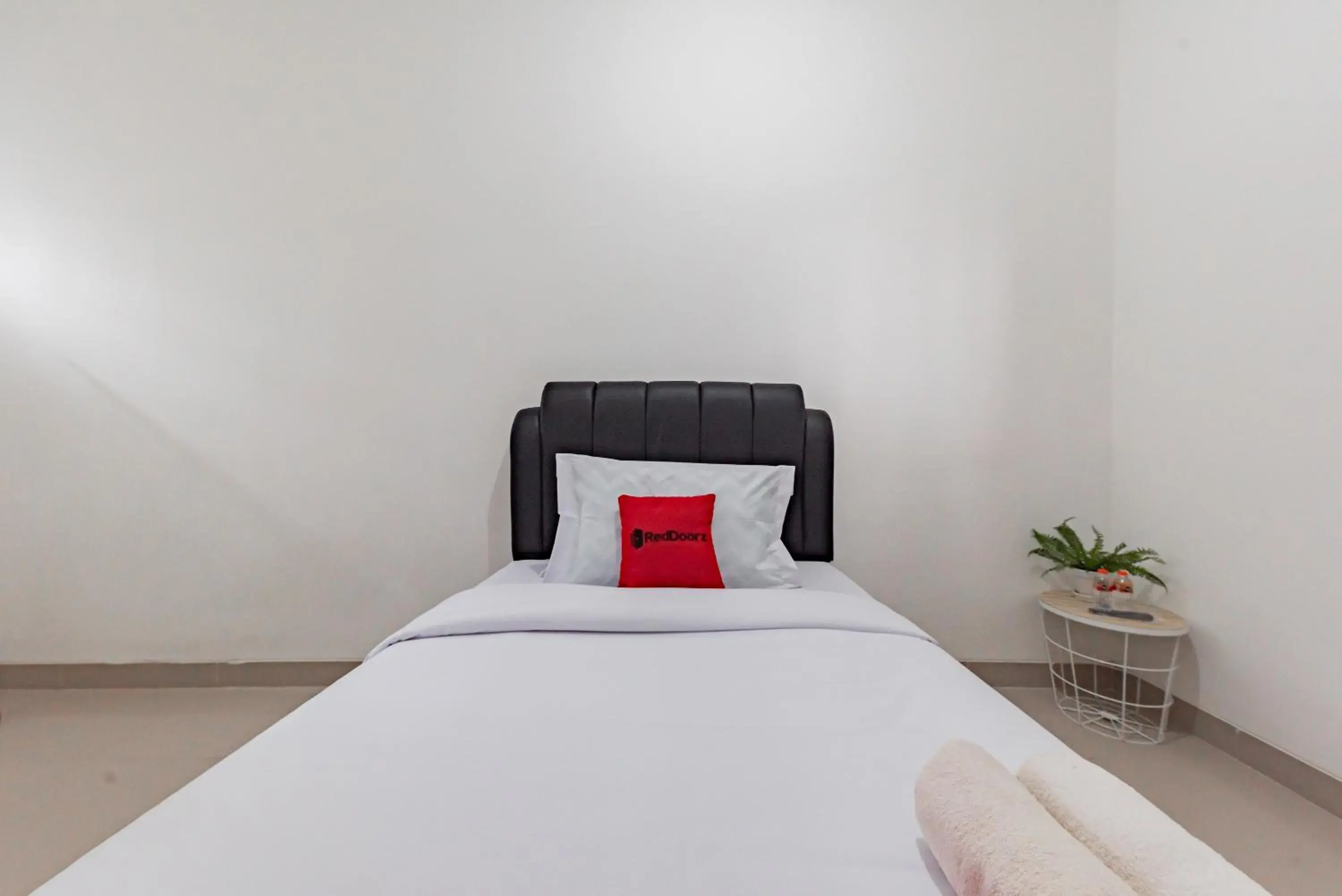 Bedroom, Bed in RedDoorz @ Suryakencana Bogor Bedroom, Bed in RedDoorz @ Suryakencana Bogor