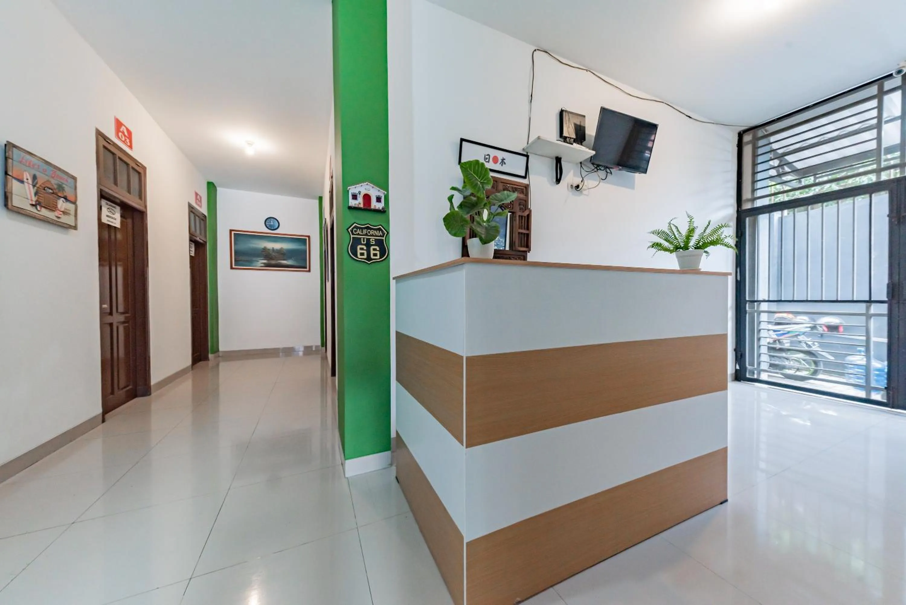 Lobby or reception in RedDoorz @ Suryakencana Bogor