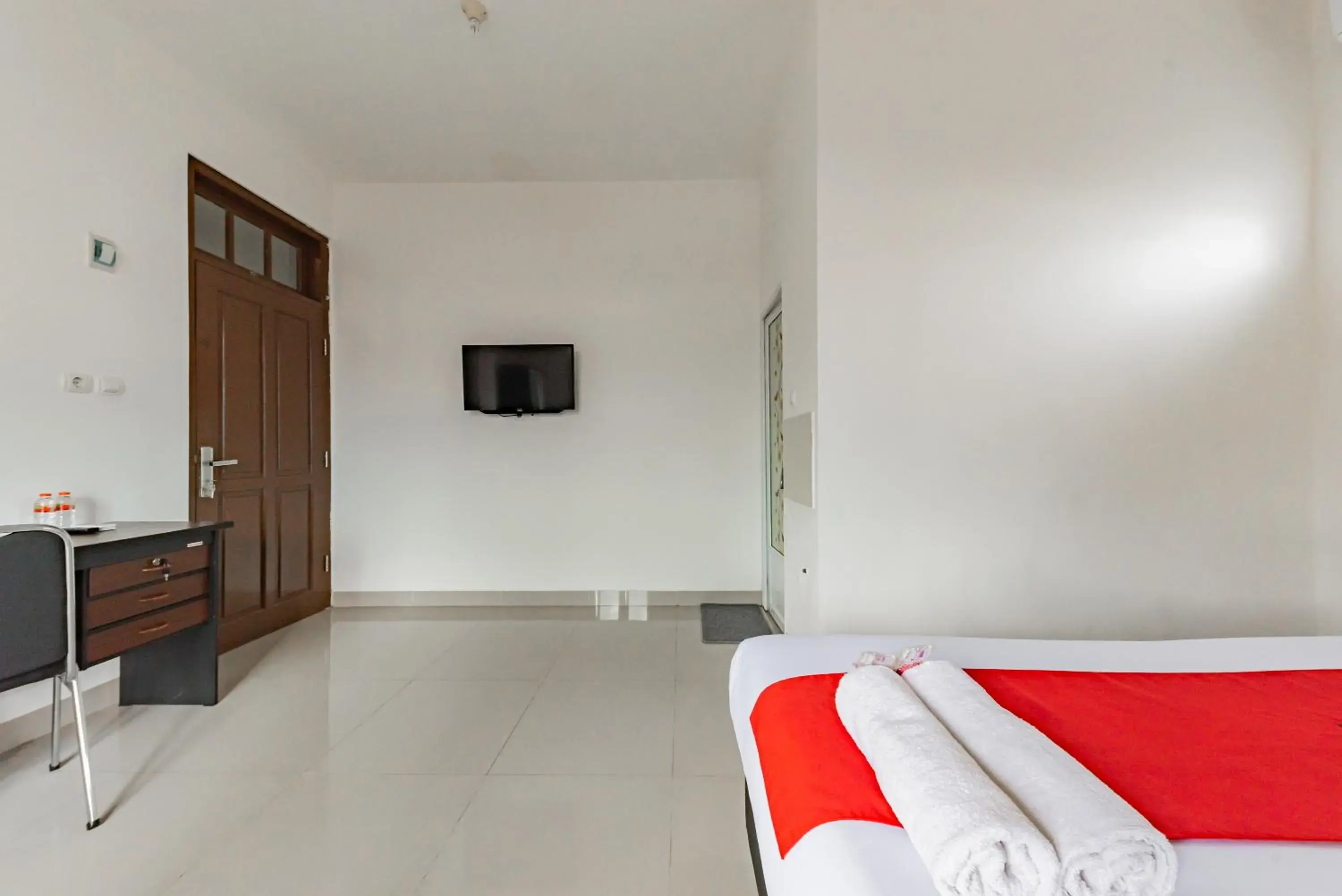 Bedroom, Bed in RedDoorz @ Suryakencana Bogor Bedroom, Bed in RedDoorz @ Suryakencana Bogor
