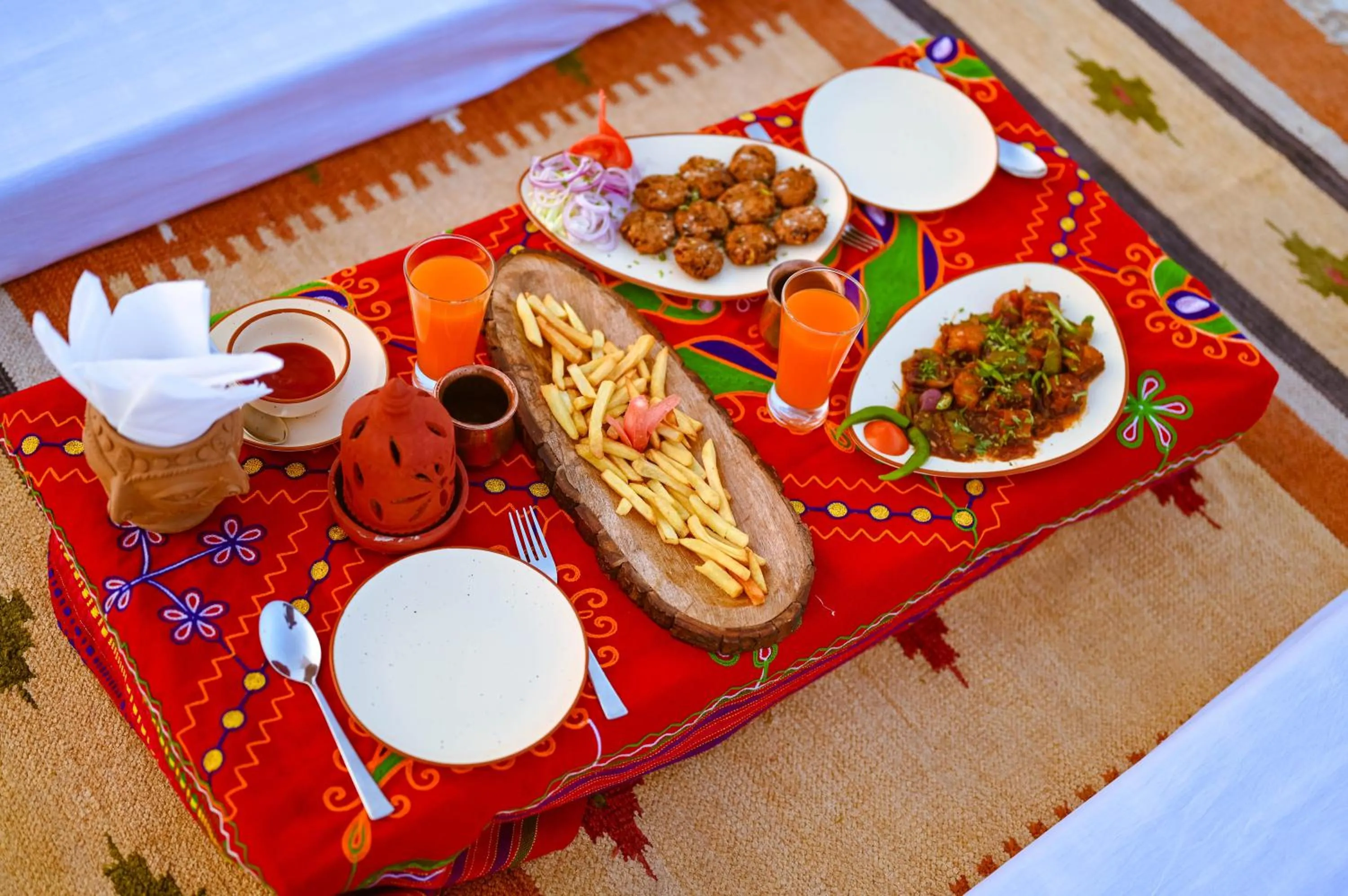 Food and drinks in Clarks Safari Jawai