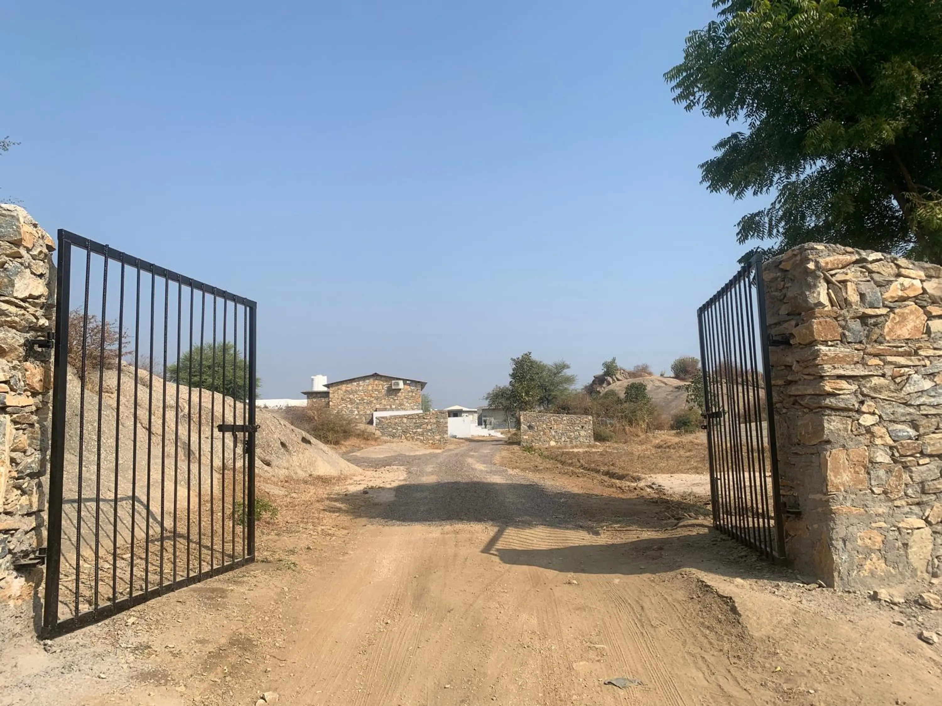 Facade/entrance in Clarks Safari Jawai