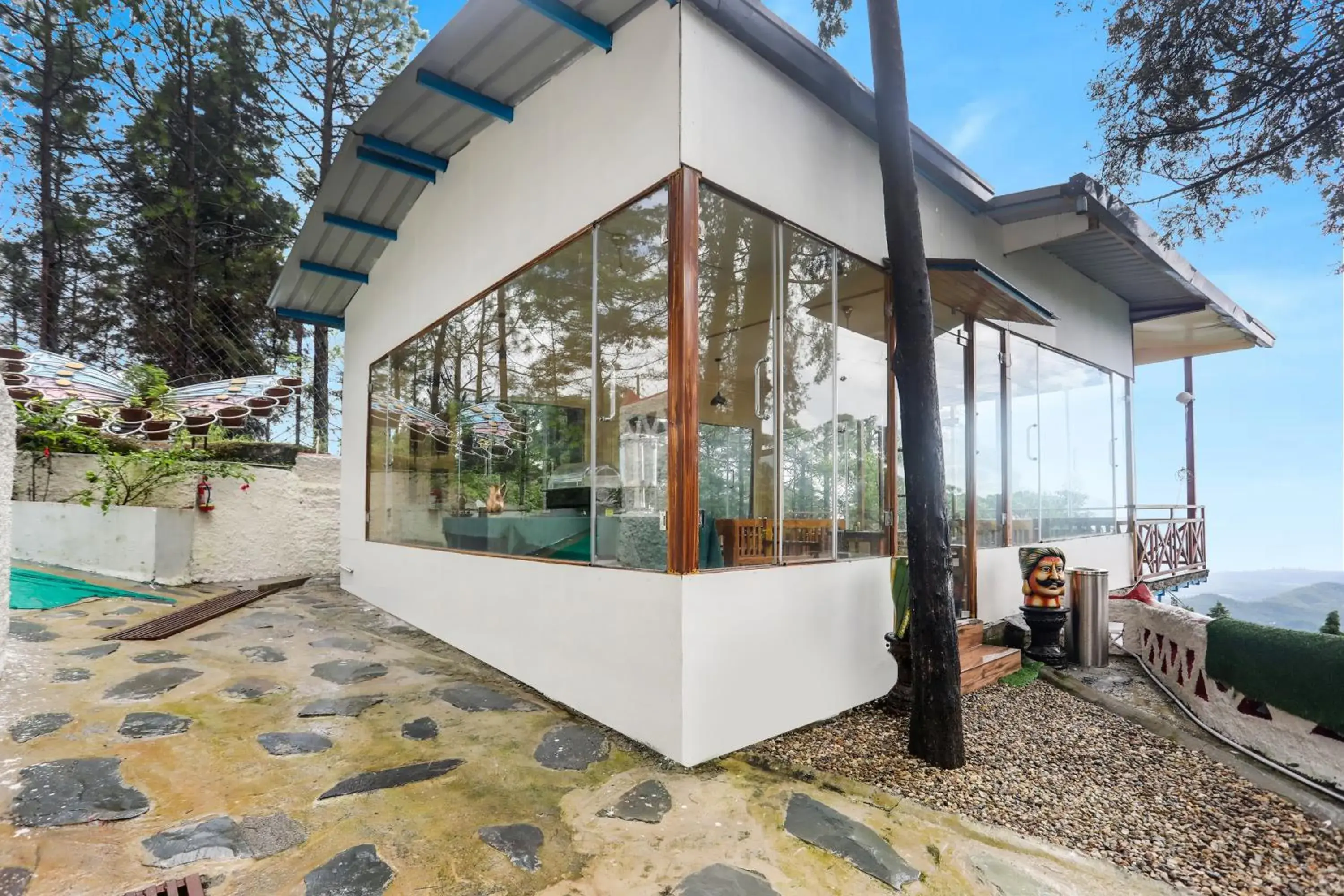 Lobby or reception in Palette by CheckIn Bhatta Falls Mussorie Lobby or reception in Palette by CheckIn Bhatta Falls Mussorie