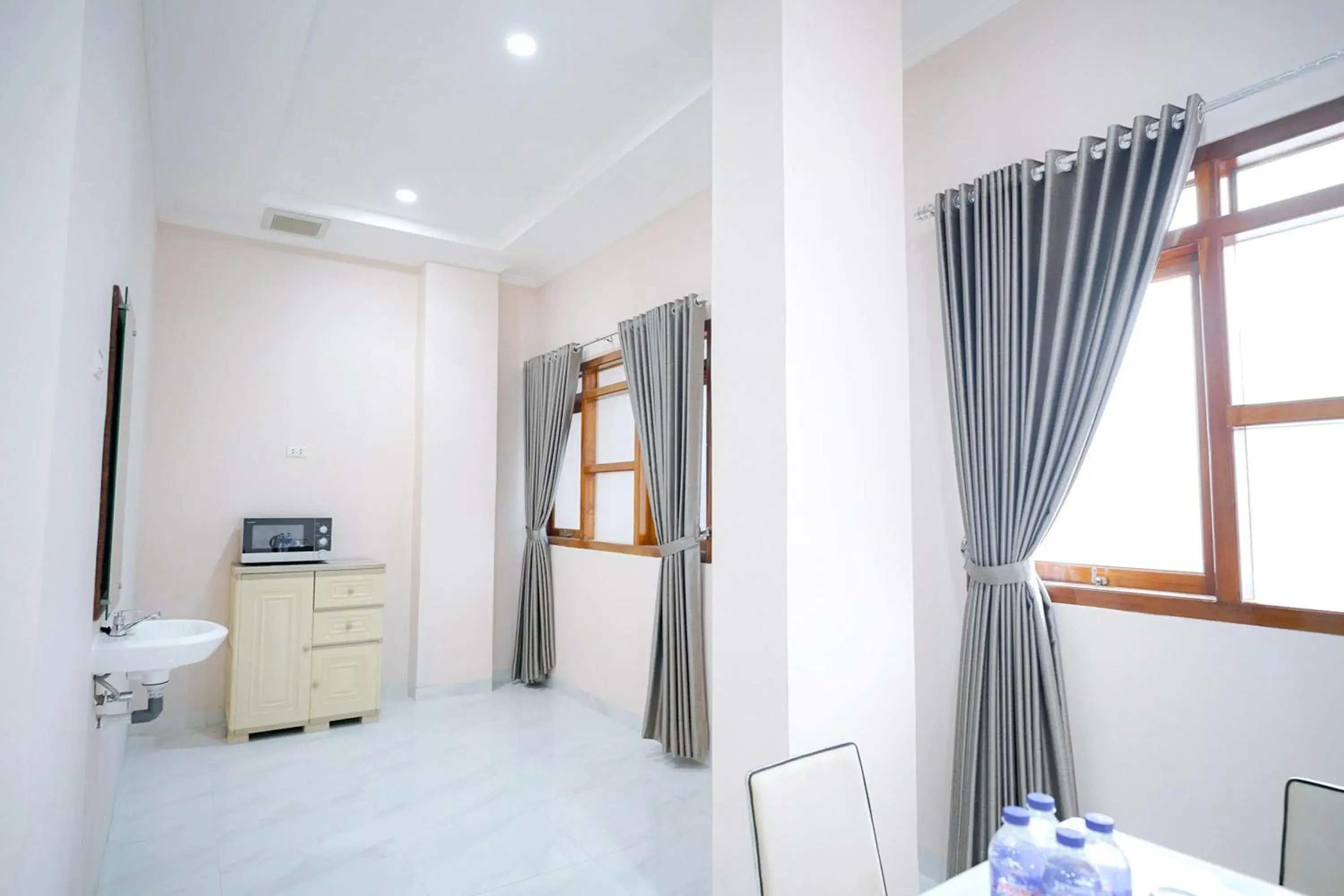 Dining area, Bed in Sans Bougenville Lampung Dining area, Bed in Sans Bougenville Lampung