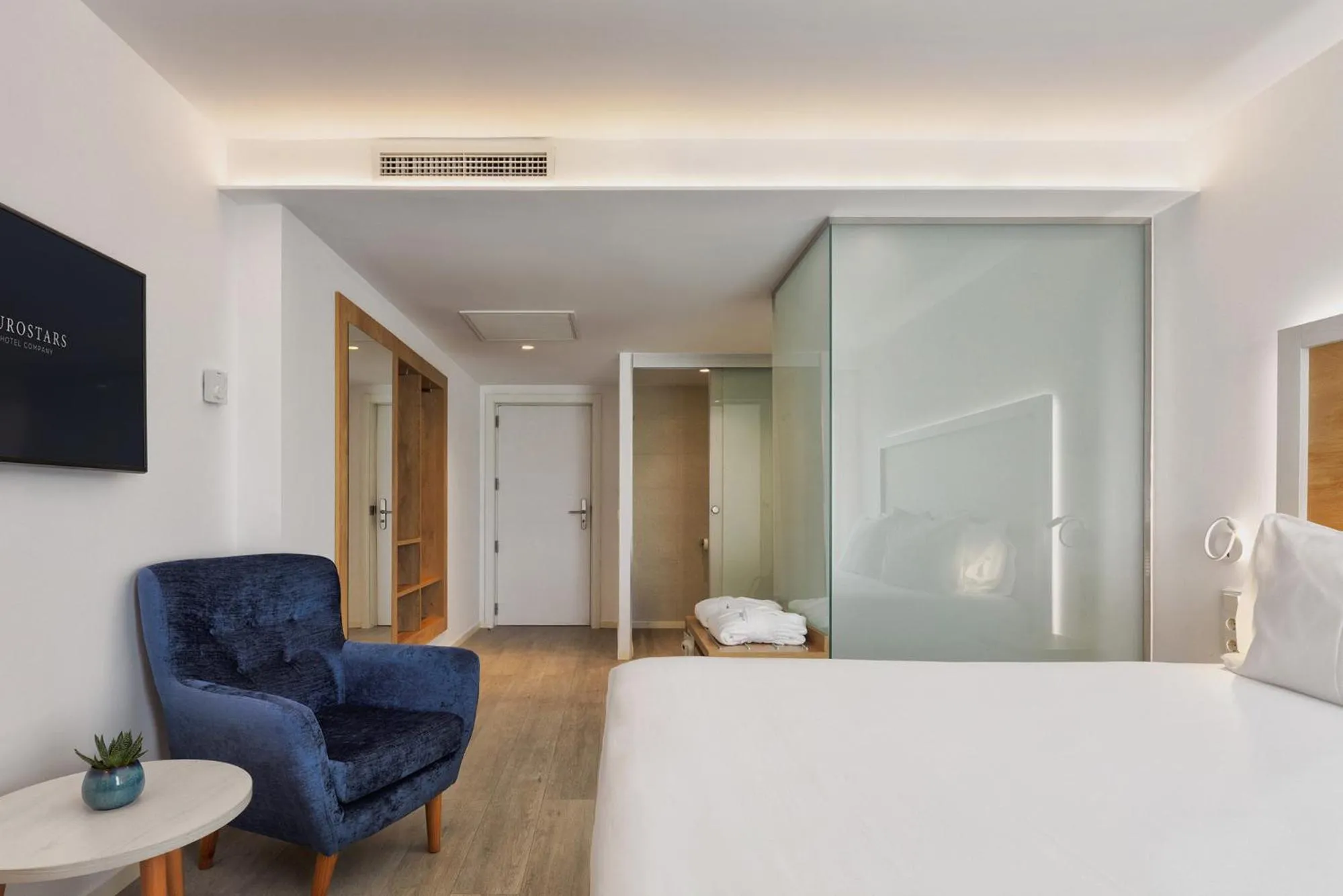 Bed in Eurostars Puerto de Ibiza